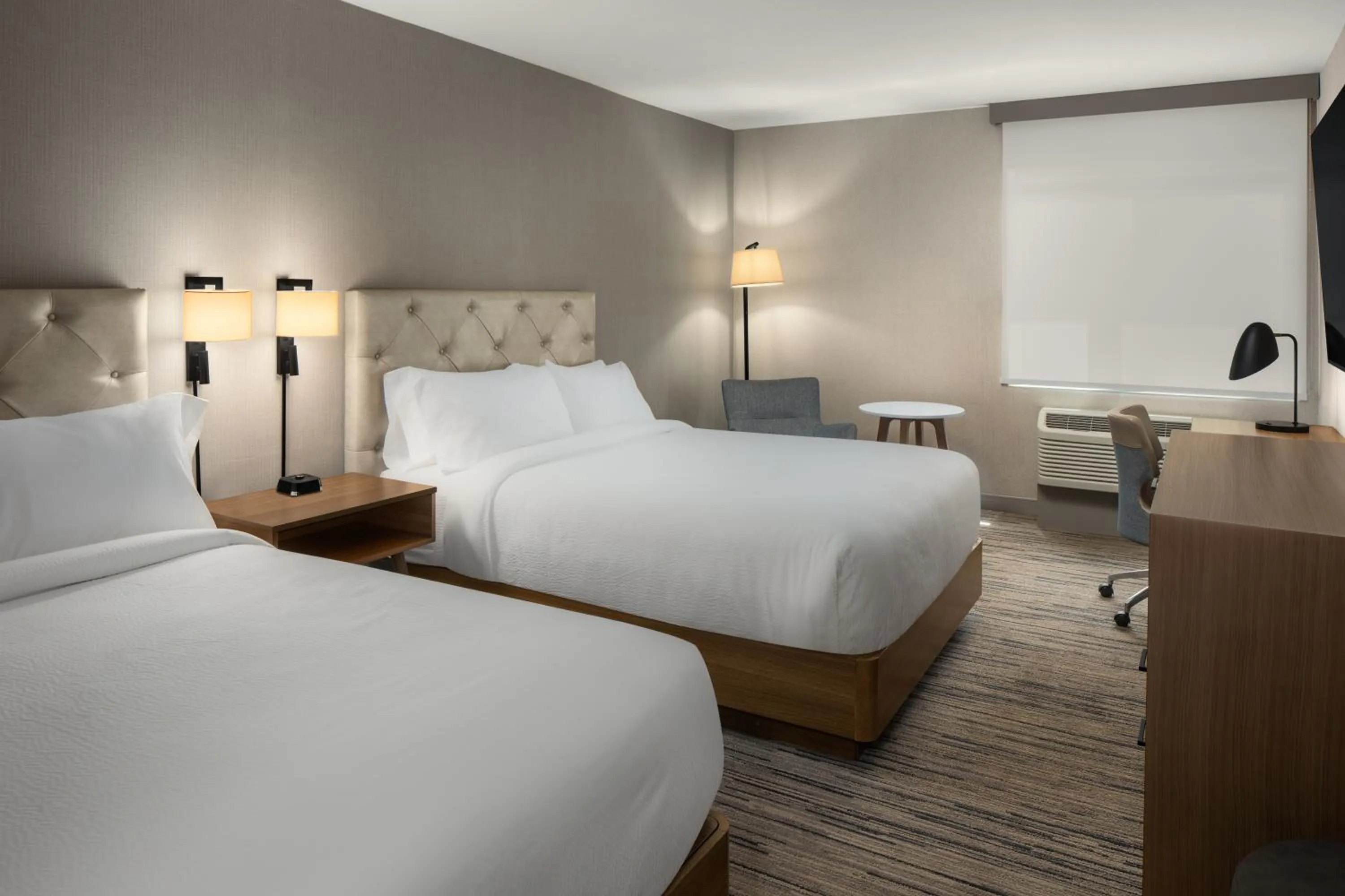 Bed in Four Points by Sheraton Downtown Seattle Center