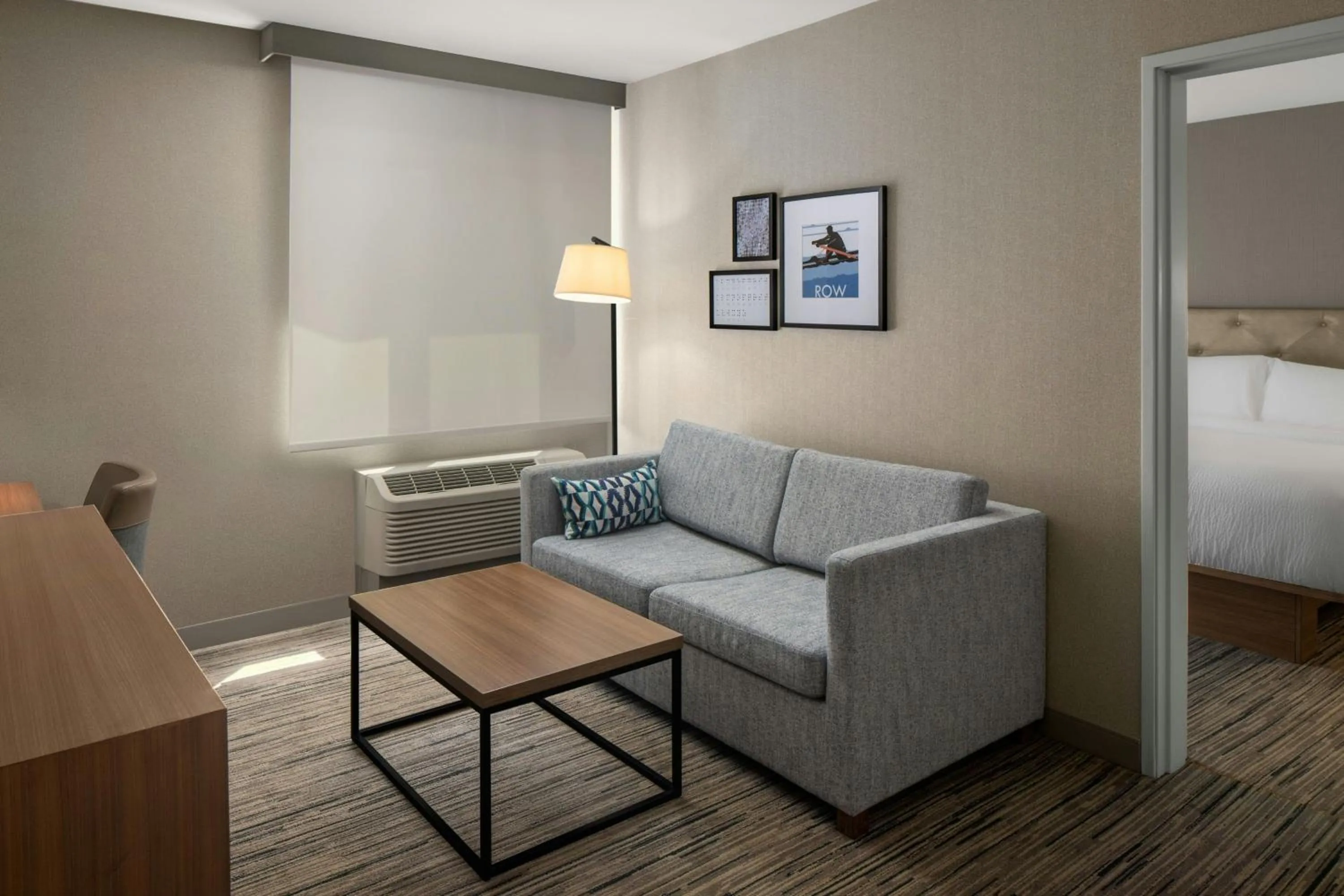 Living room, Bed in Four Points by Sheraton Downtown Seattle Center