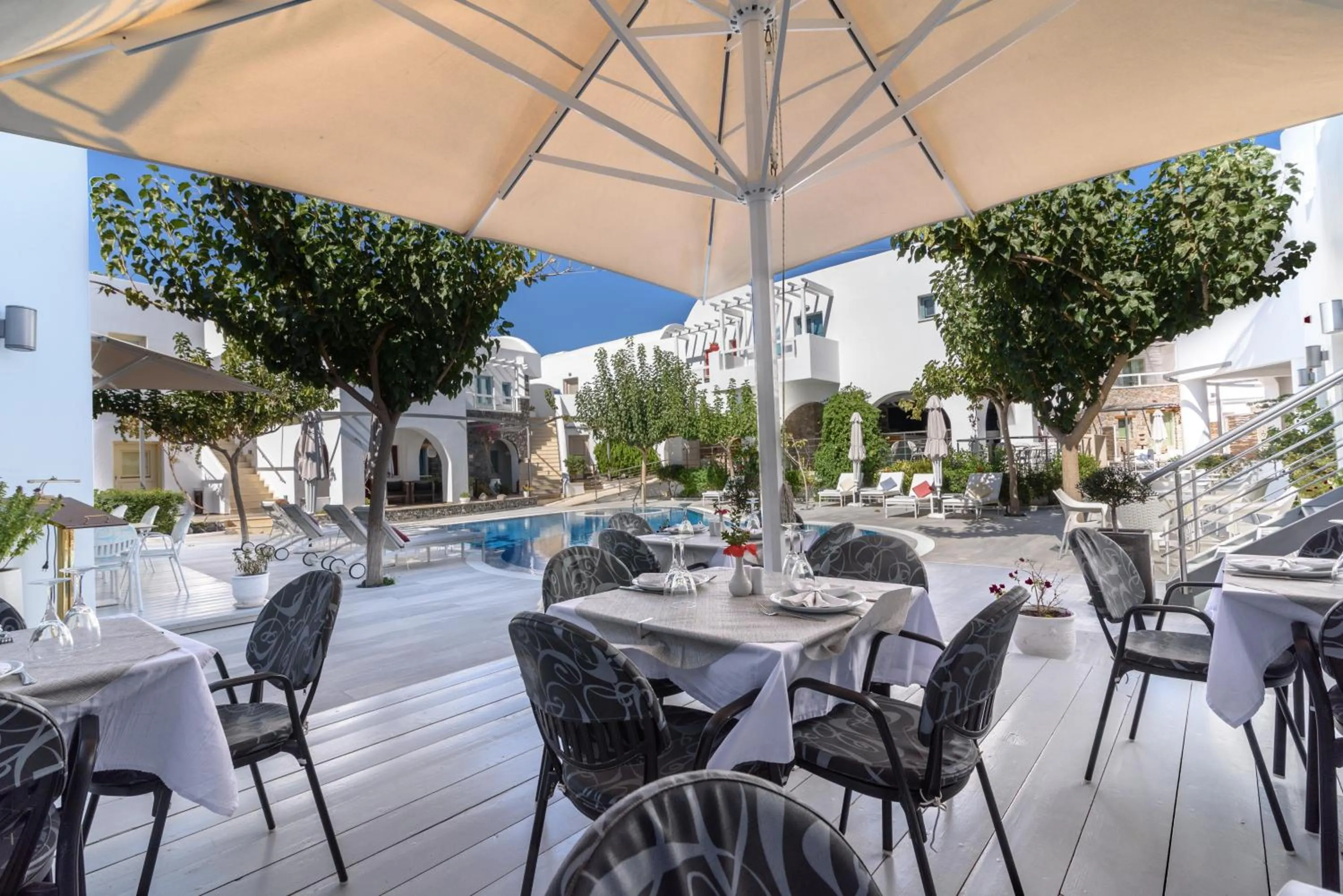 Restaurant/places to eat in La Mer Deluxe Hotel & Spa