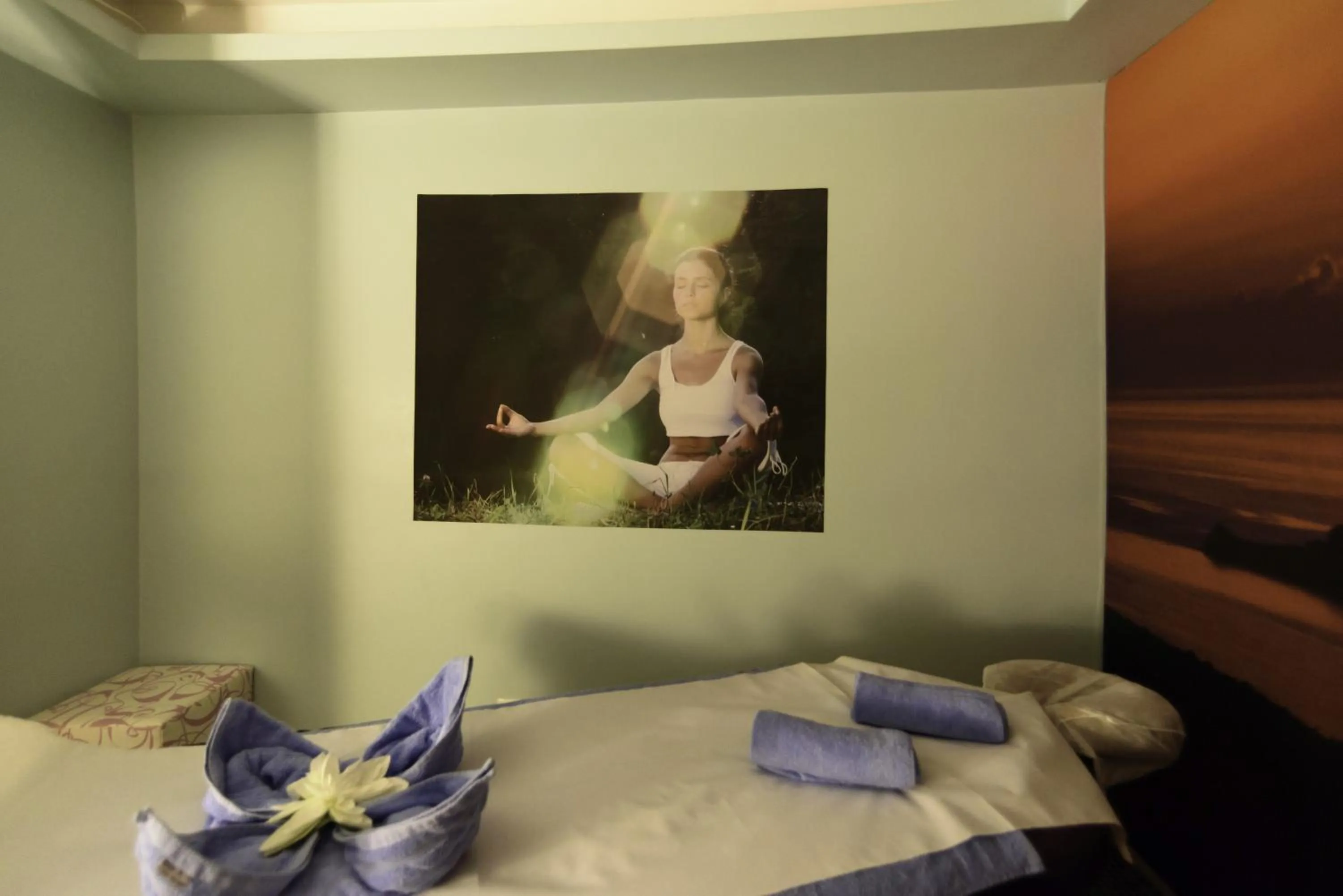 Massage, Bed in La Mer Deluxe Hotel & Spa