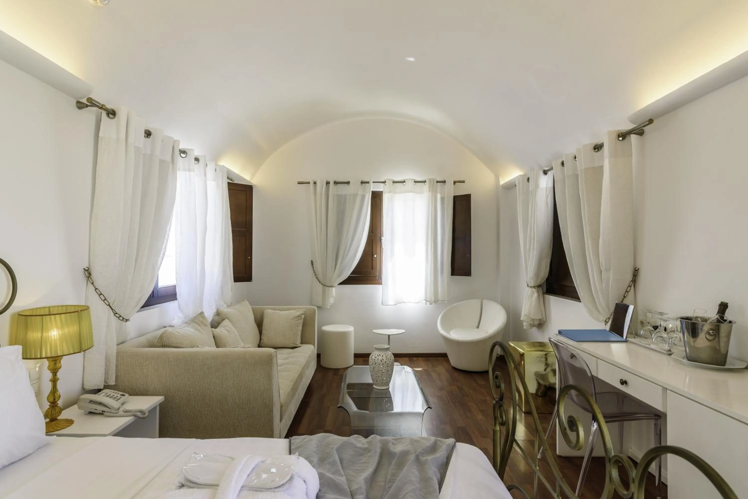 Photo of the whole room in La Mer Deluxe Hotel & Spa