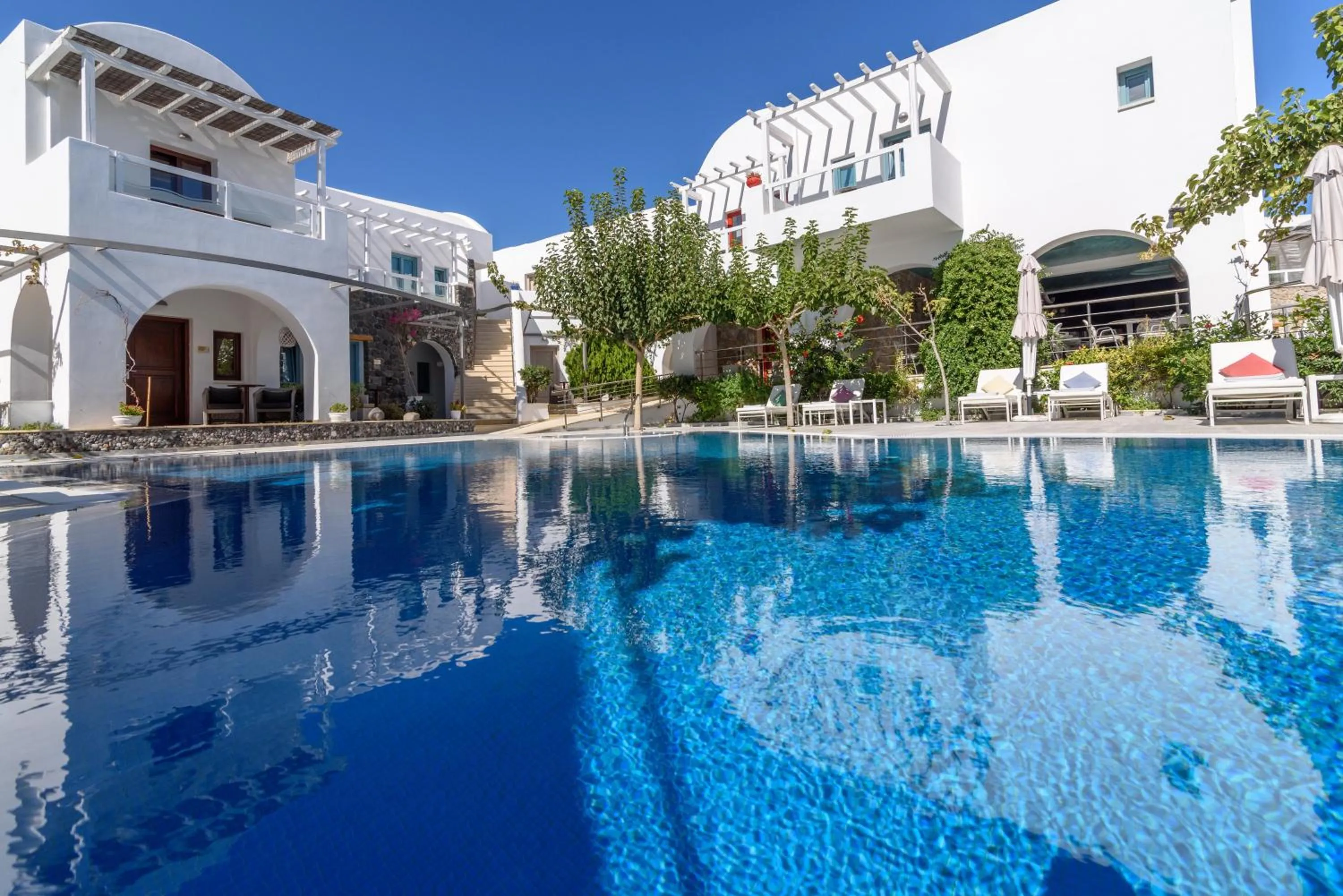 Swimming pool in La Mer Deluxe Hotel & Spa