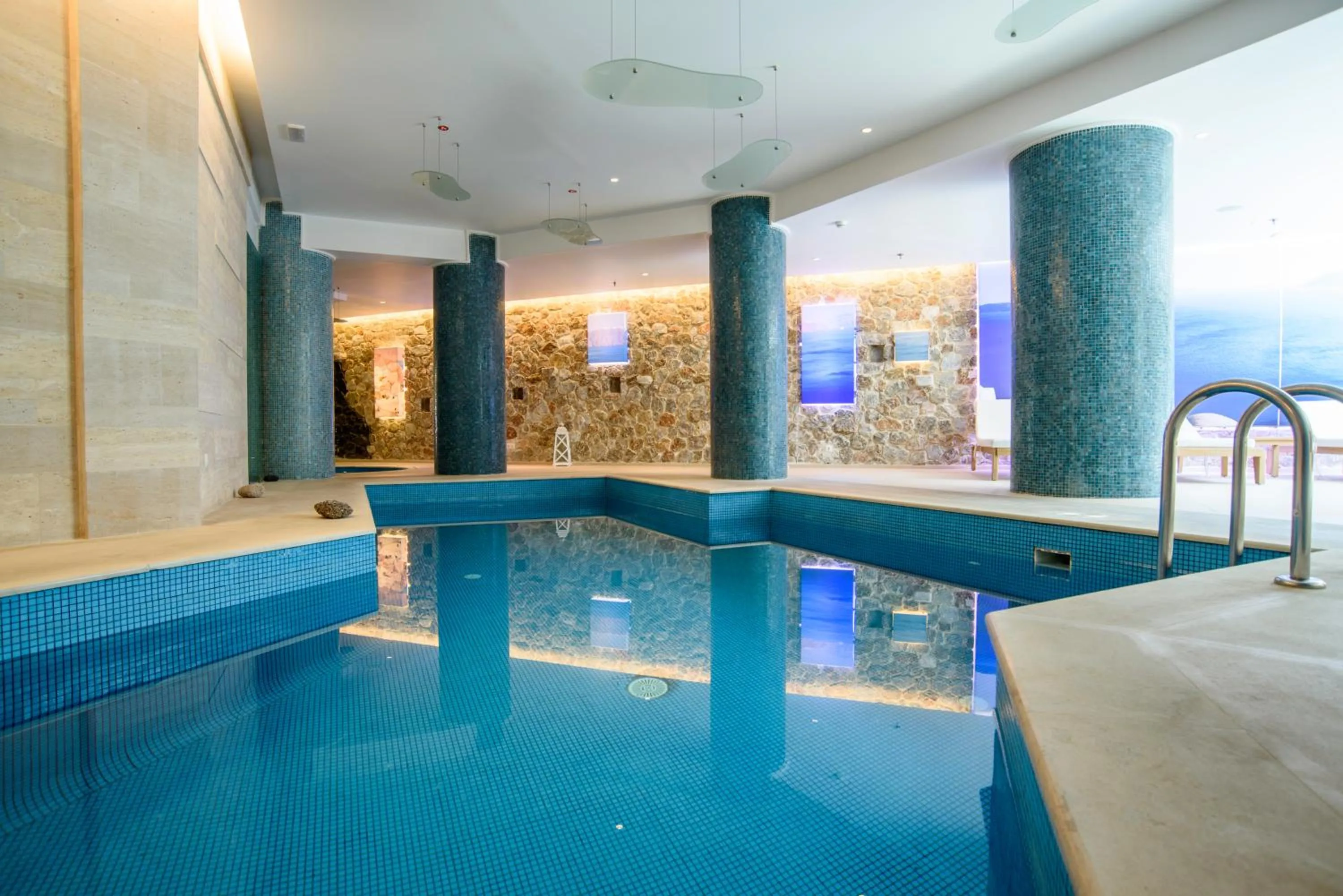 Swimming pool in La Mer Deluxe Hotel & Spa