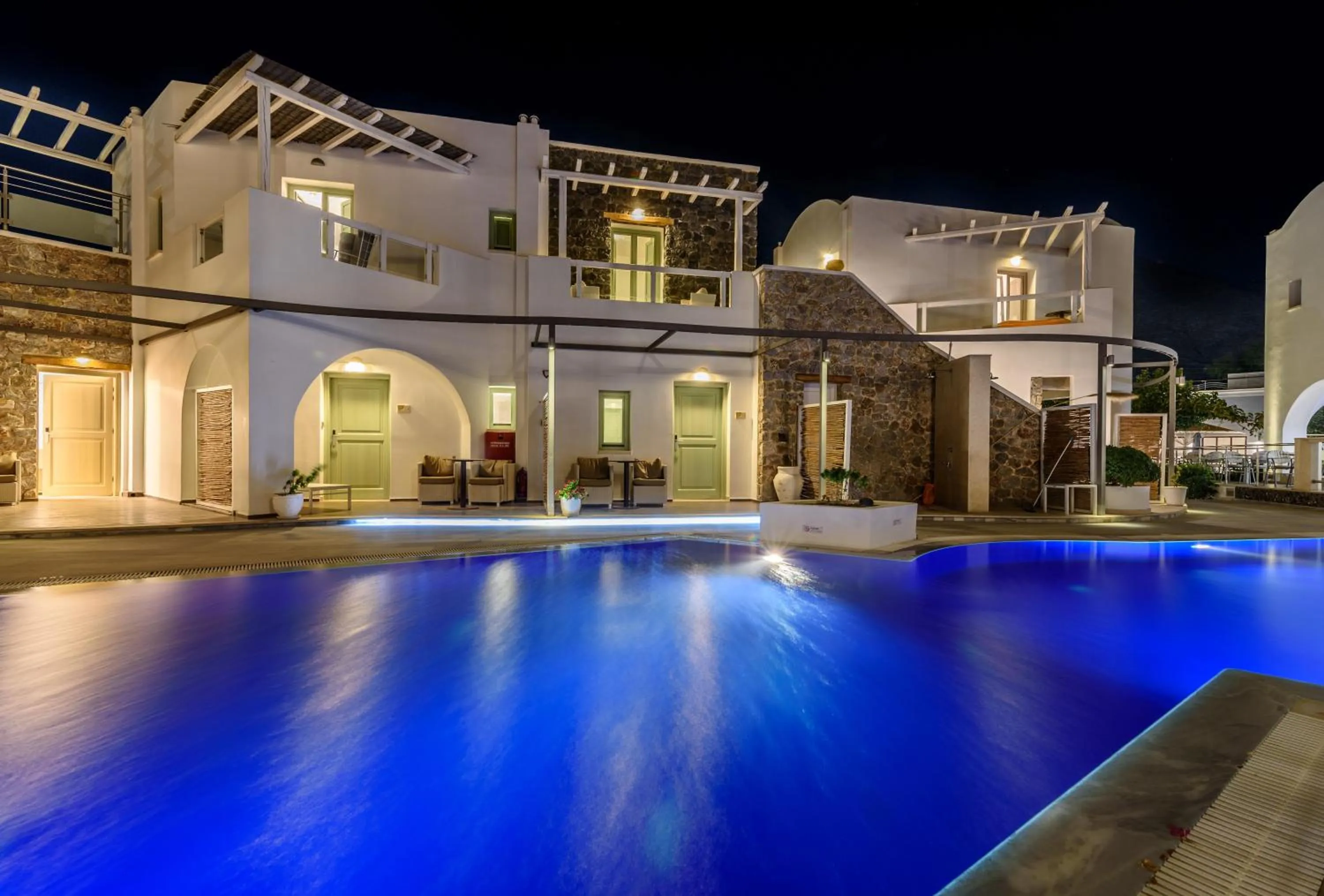 Swimming pool in La Mer Deluxe Hotel & Spa