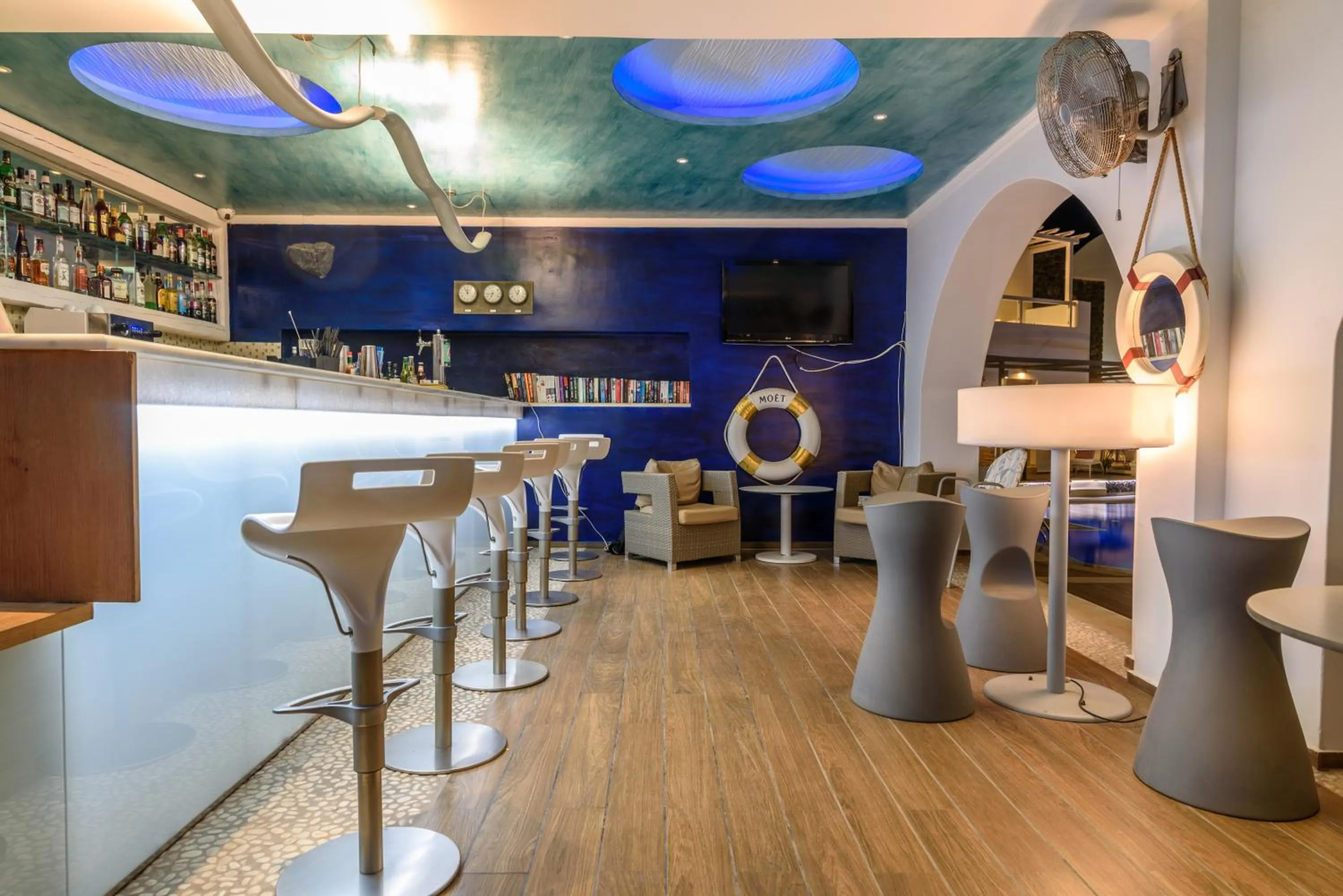 Lounge or bar in La Mer Deluxe Hotel & Spa