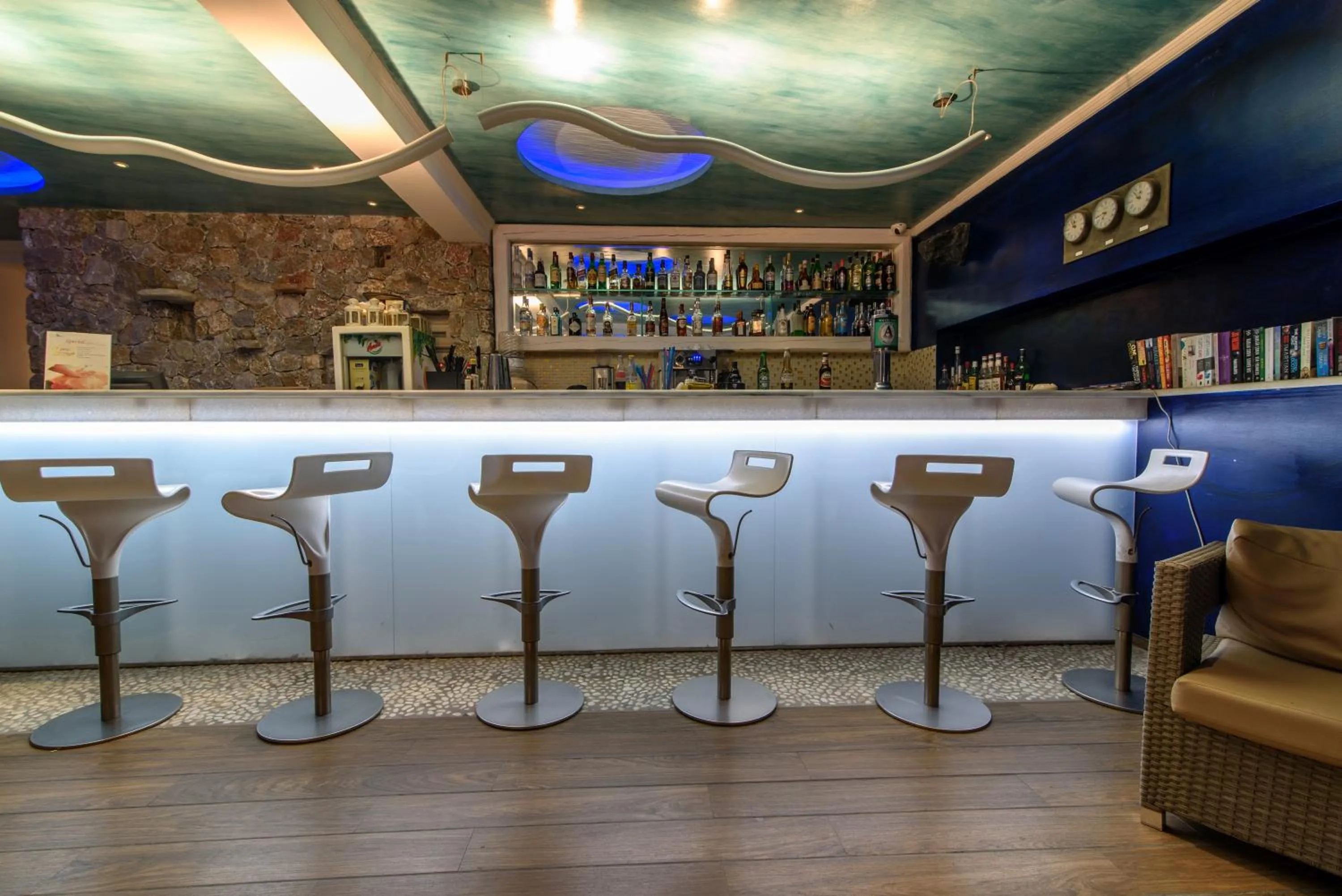 Lounge or bar in La Mer Deluxe Hotel & Spa