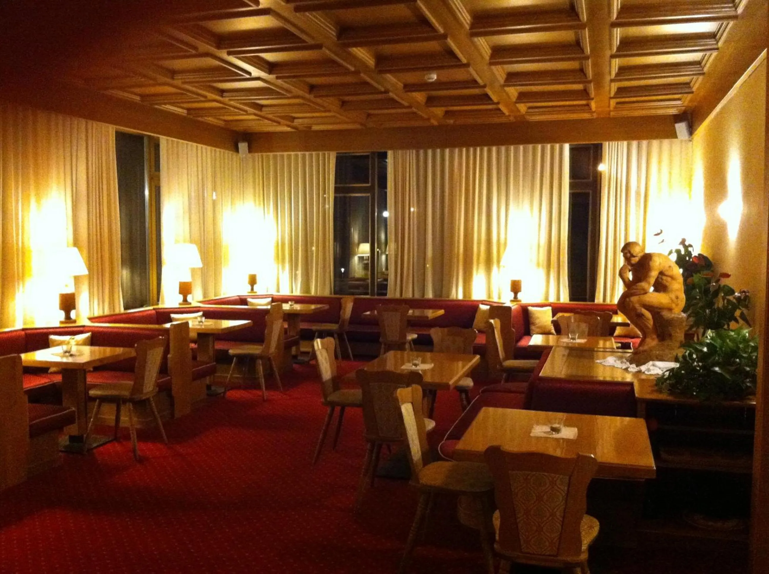 Communal lounge/ TV room in Park Hotel Miramonti