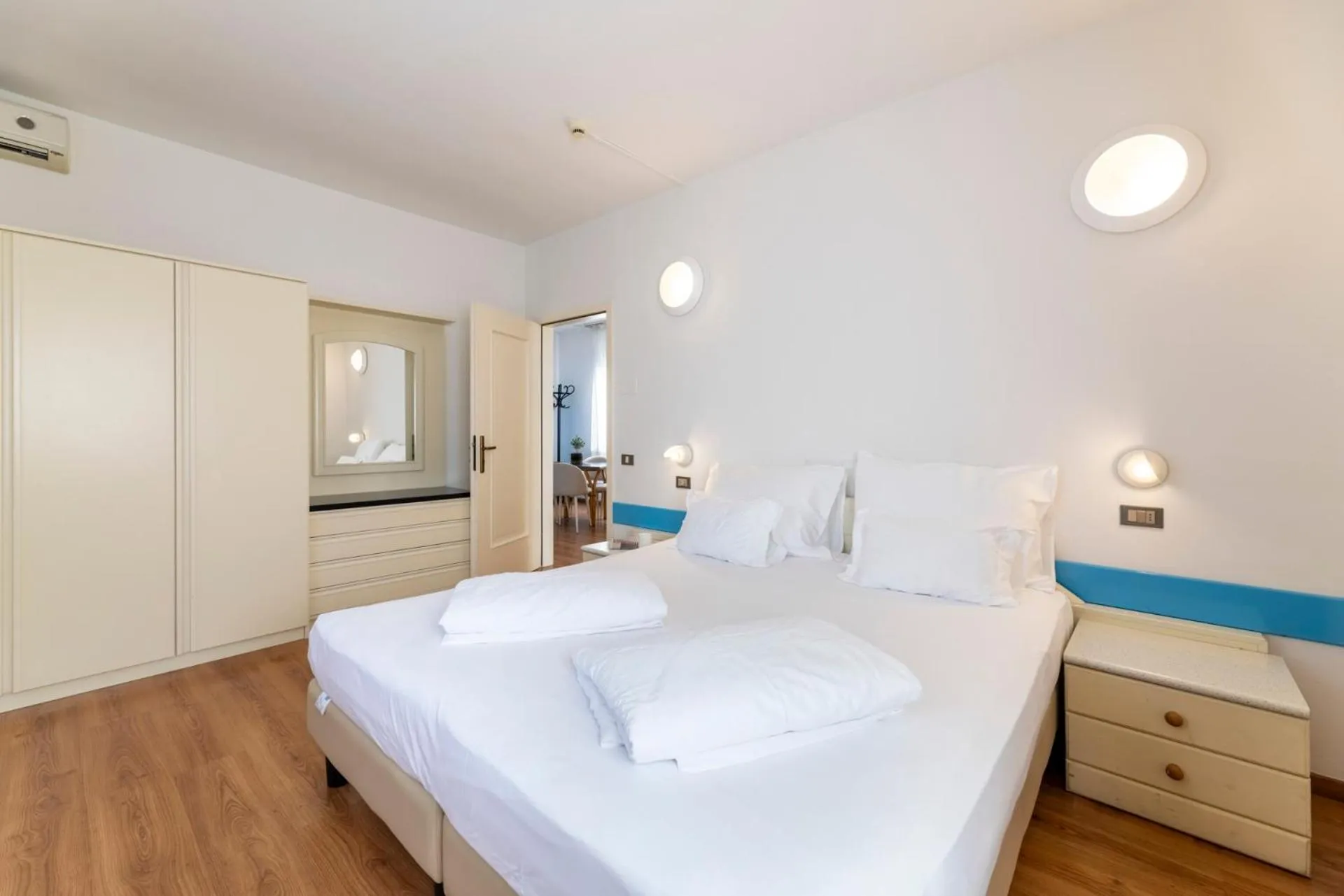 Photo of the whole room, Bed in Hi Hotels Riva del Garda