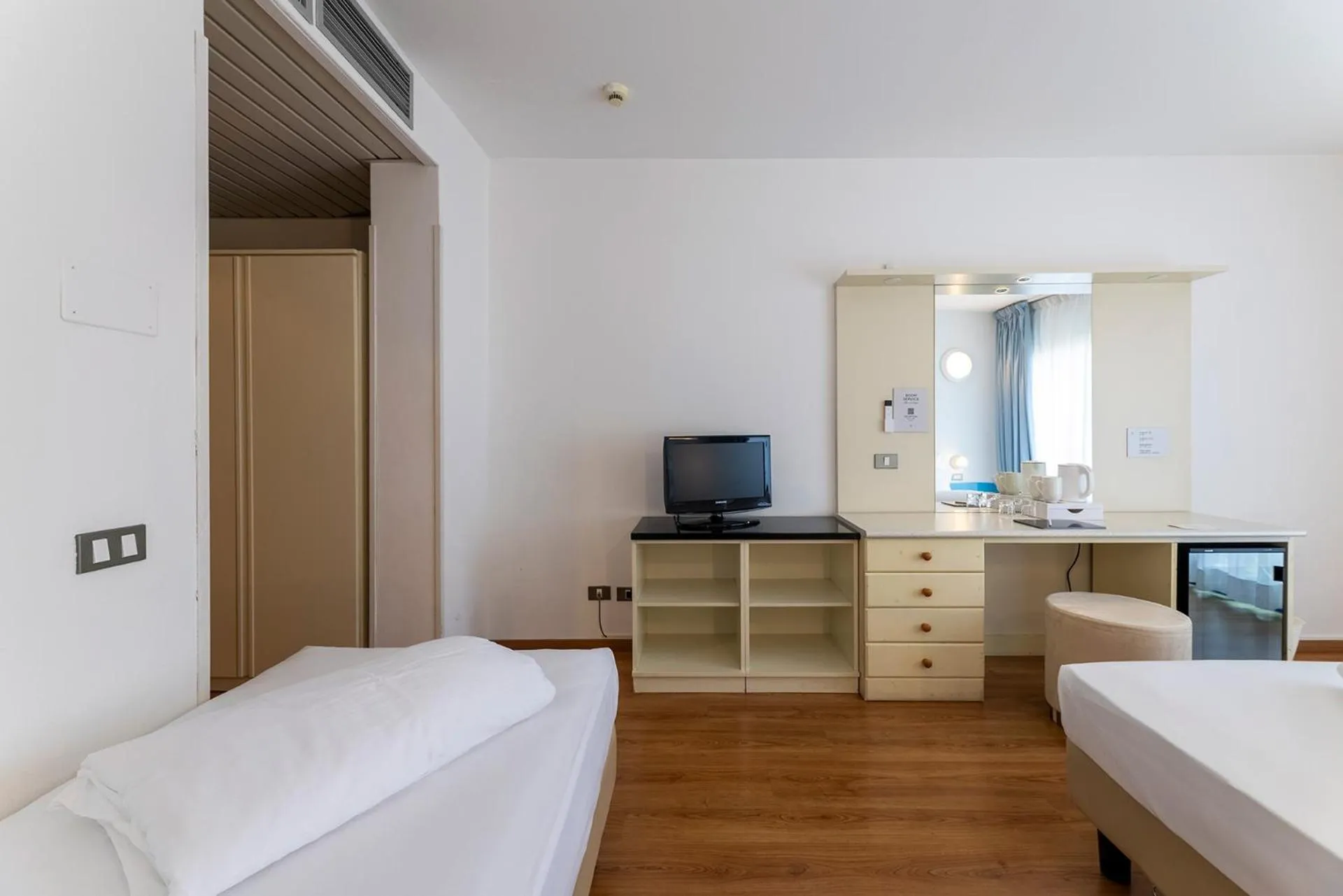 Bedroom, Bed in Hi Hotels Riva del Garda