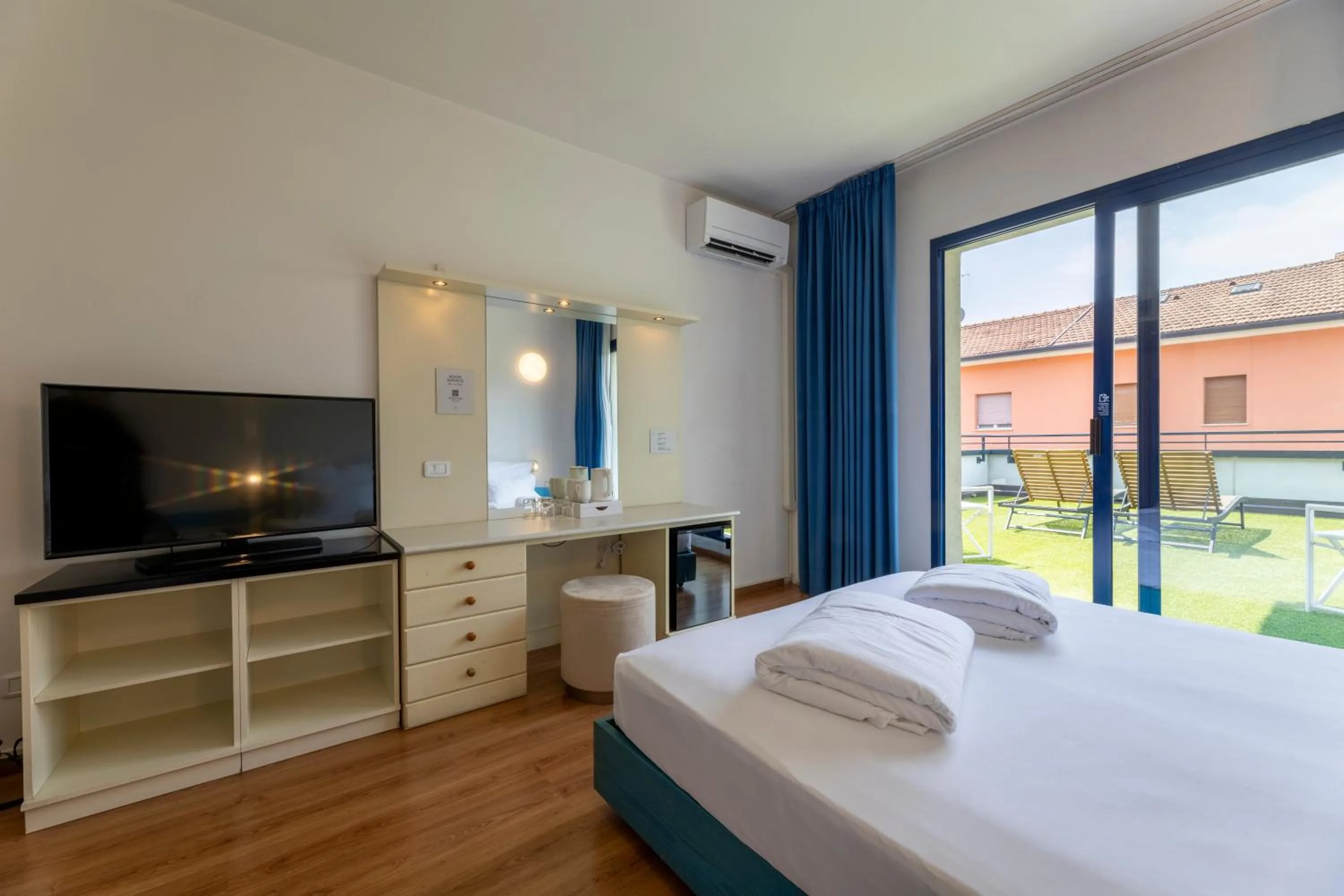 Bed in Hi Hotels Riva del Garda