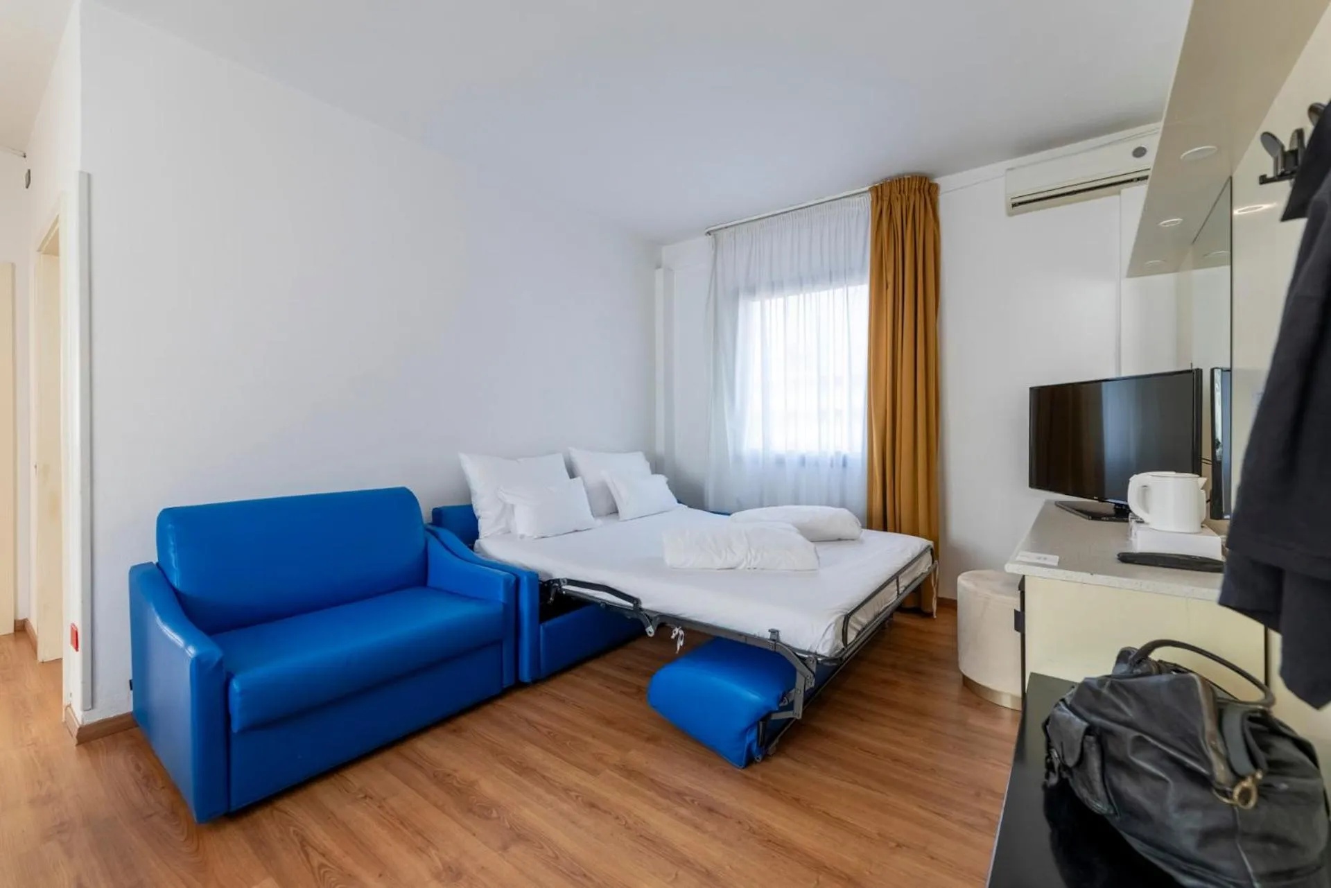 Seating area, Bed in Hi Hotels Riva del Garda