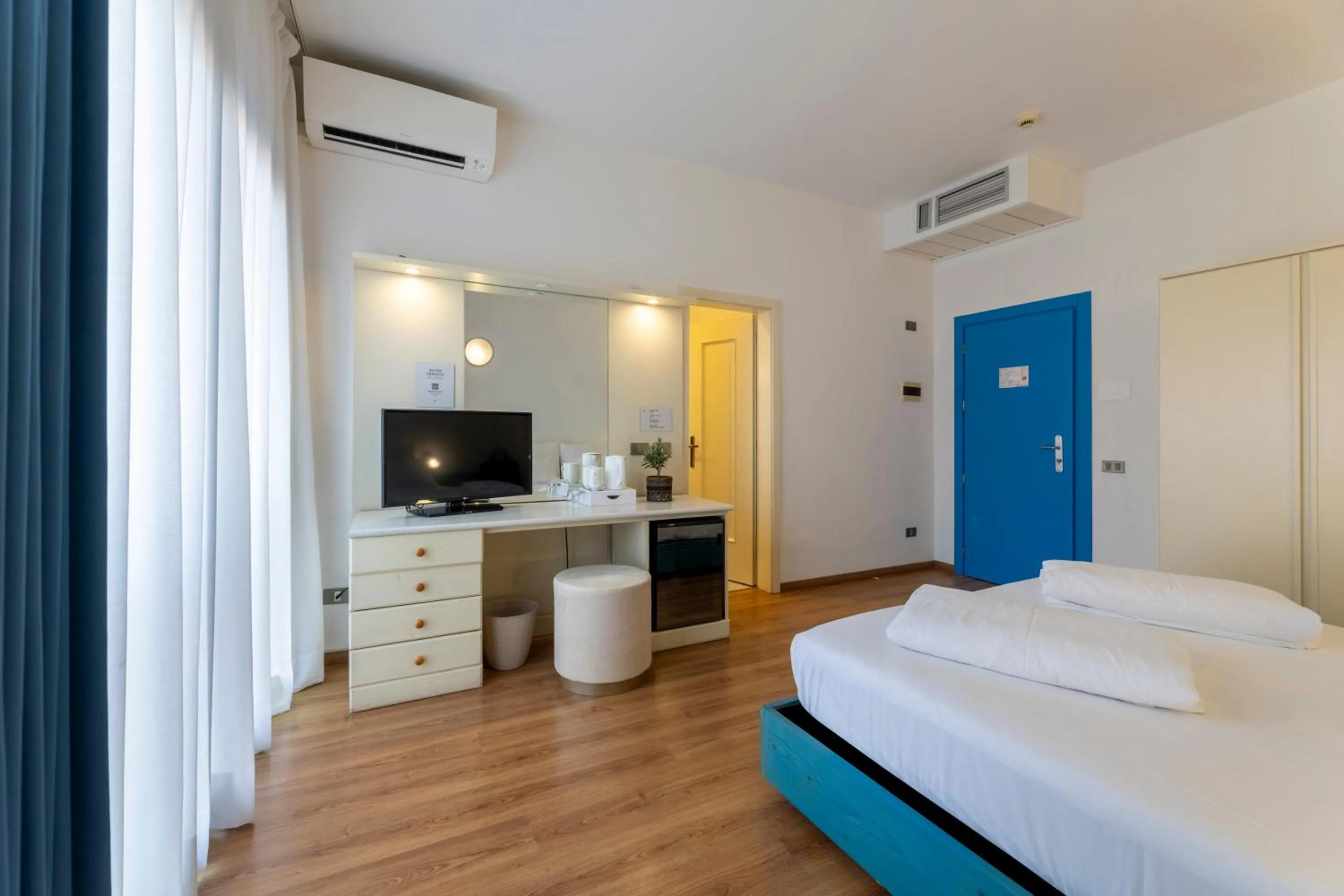 Bed in Hi Hotels Riva del Garda