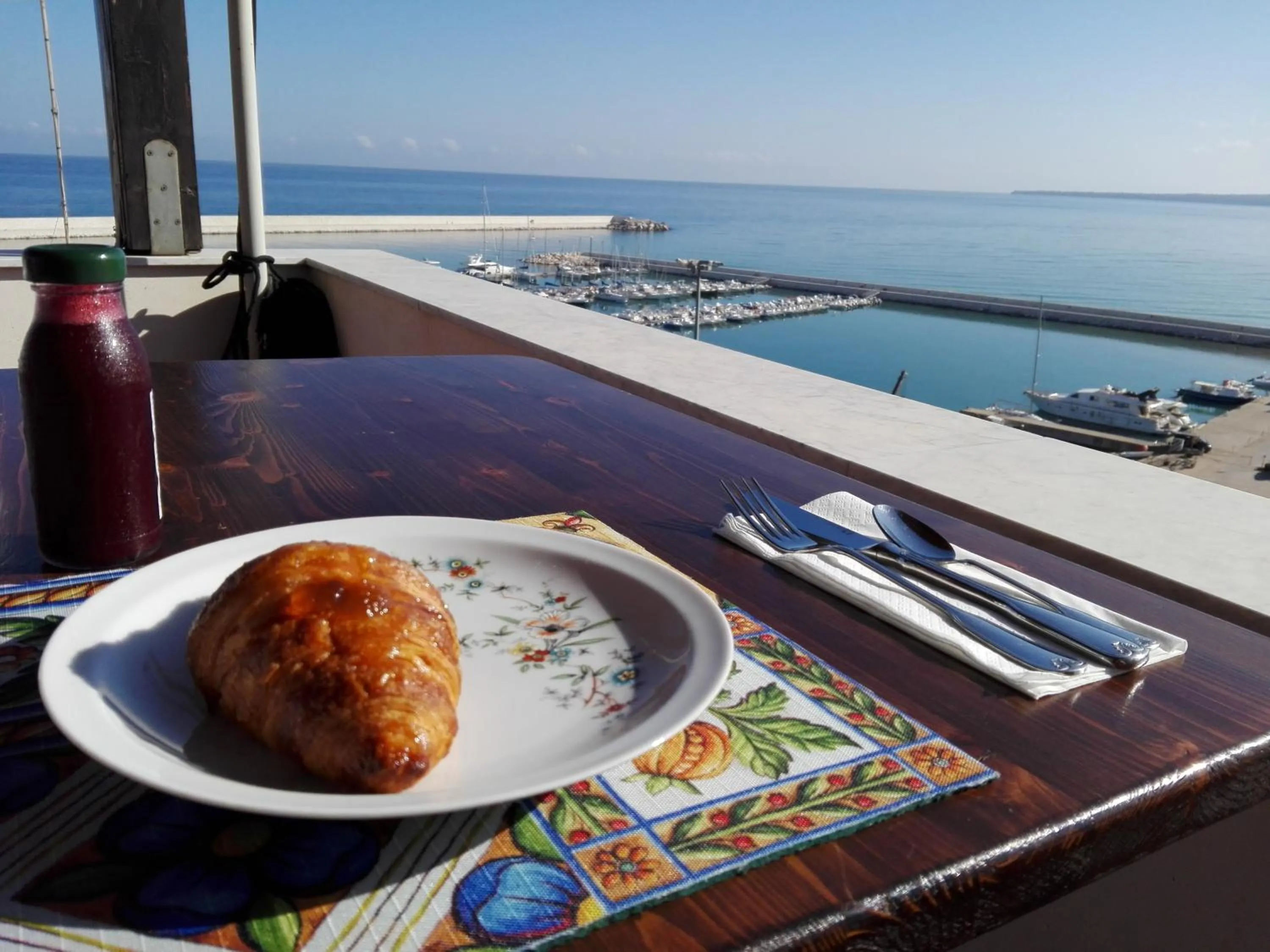 Sea view in Orlando Bayview