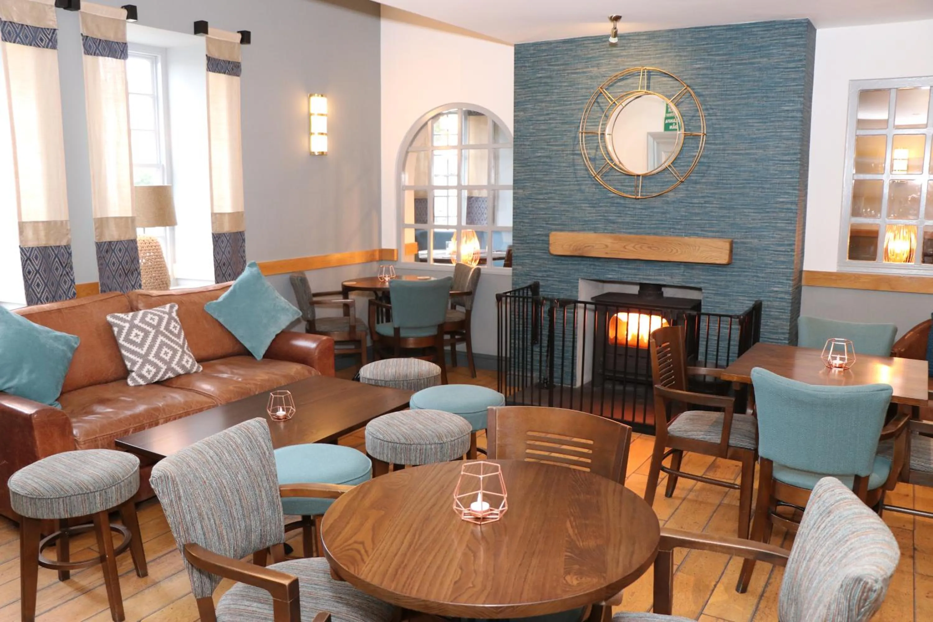 Lounge or bar in Gwesty Nanhoron Arms Hotel