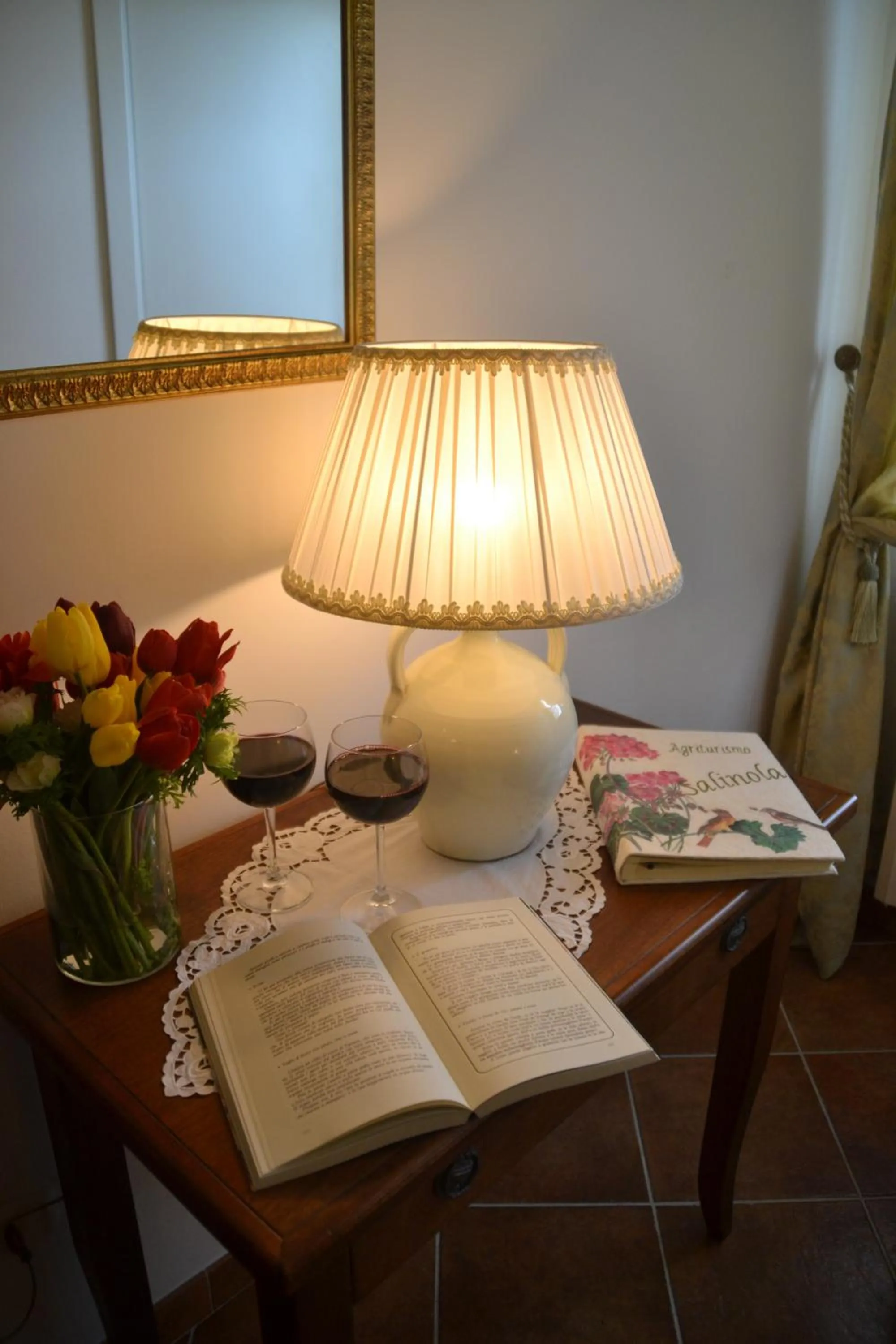 Decorative detail in Agriturismo Salinola