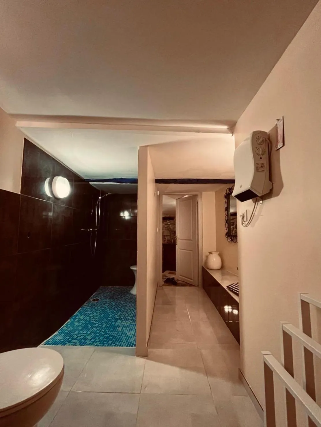 Shower, Bed in Les Balcons du Pastel