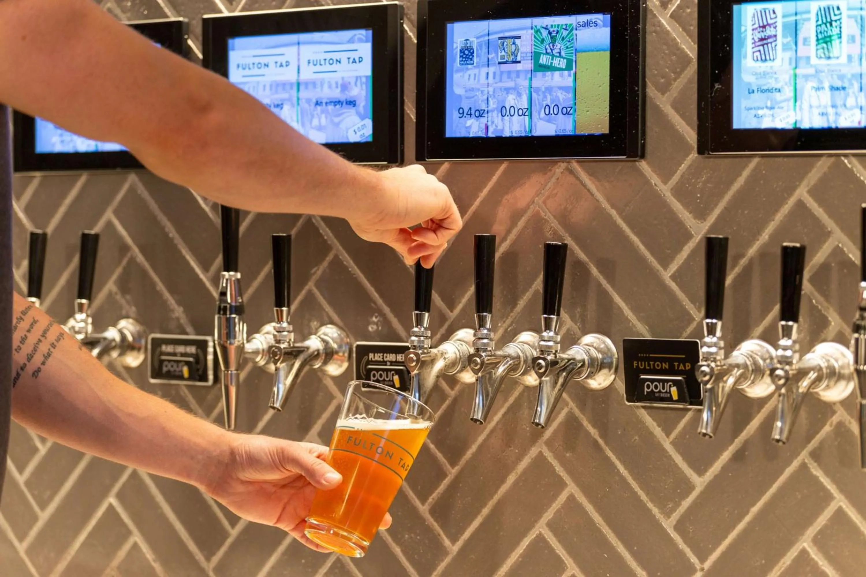 Lounge or bar in Hampton Inn Chicago West Loop Fulton Market Area