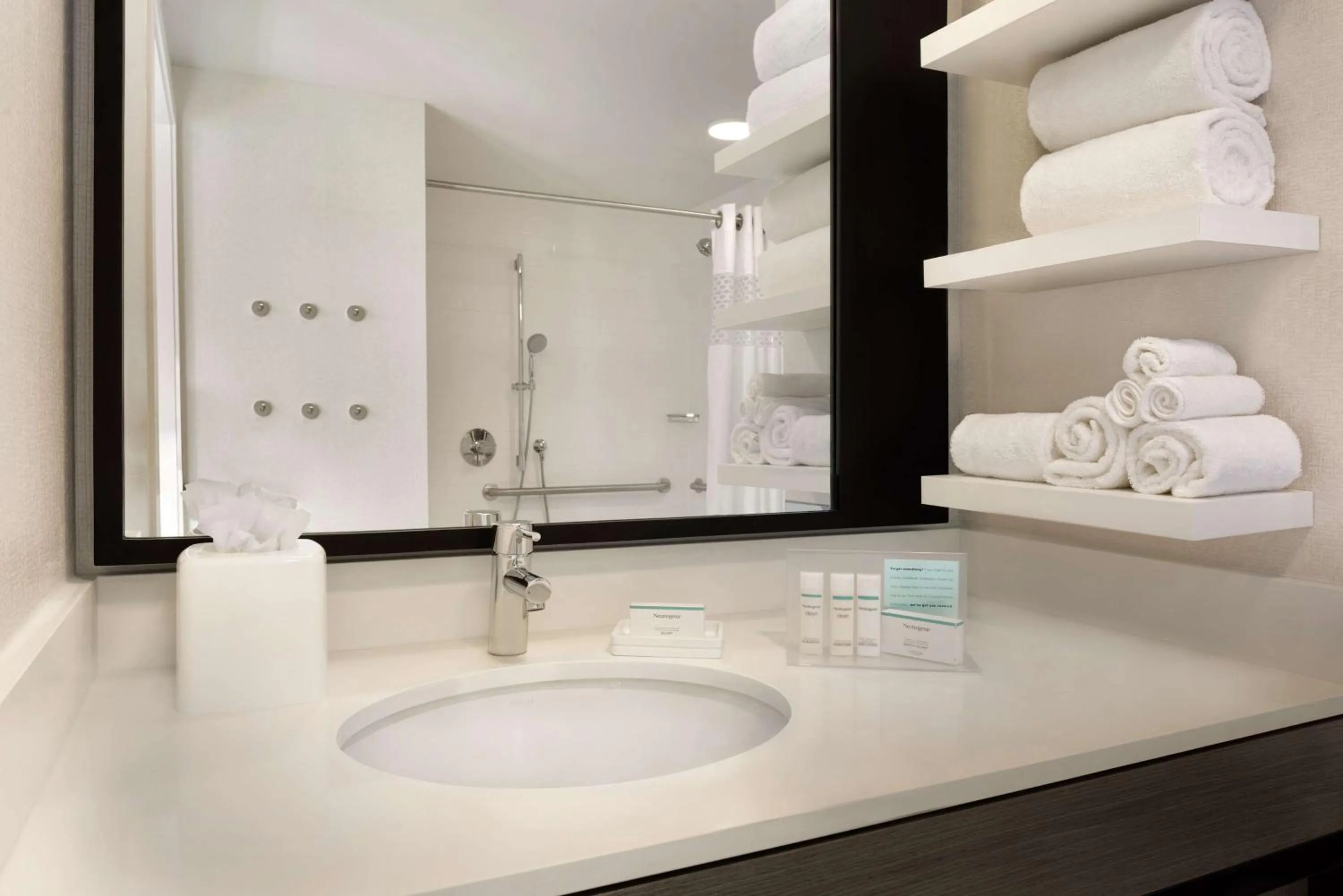 Bathroom in Hampton Inn Chicago West Loop Fulton Market Area