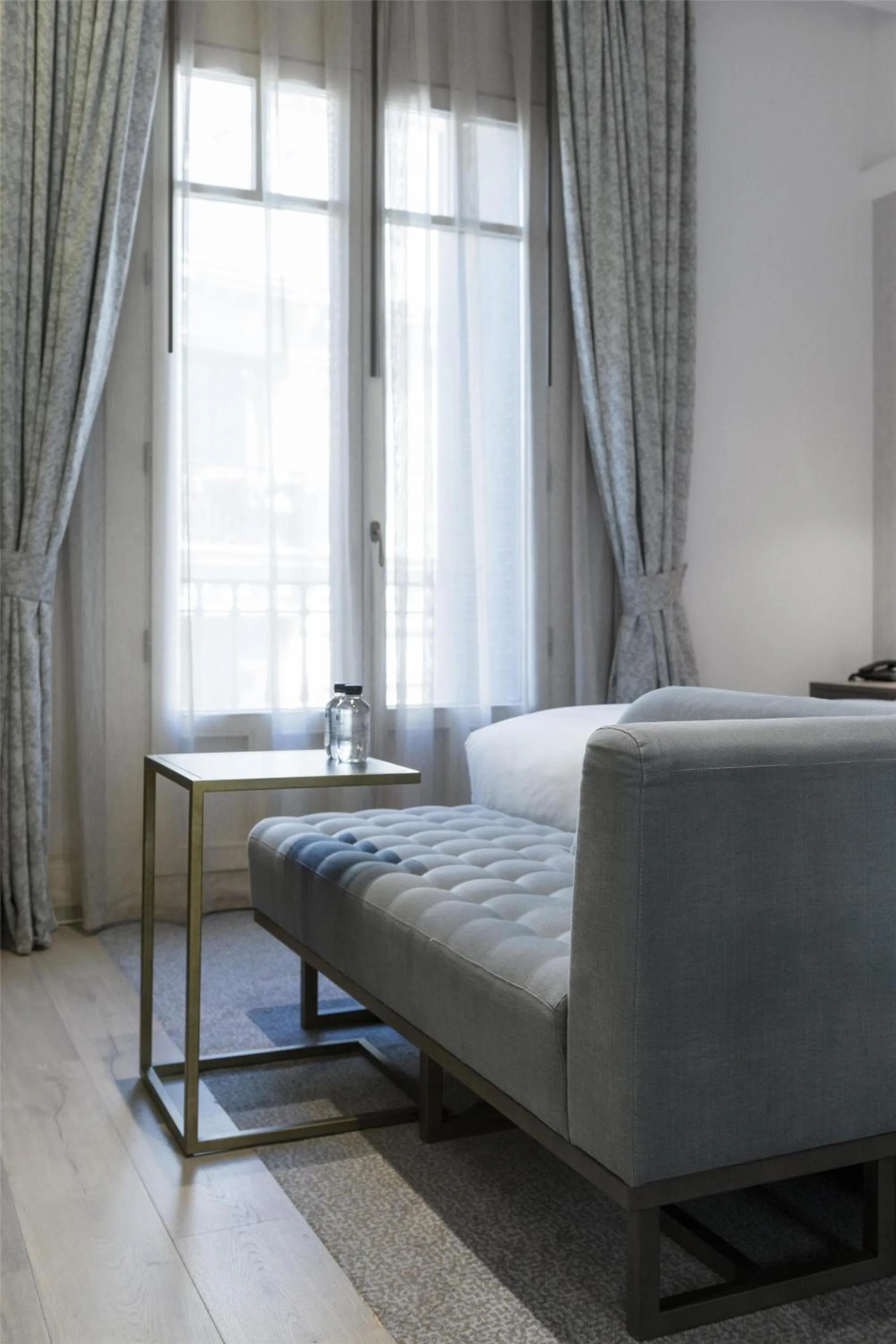 Living room, Bed in DoubleTree by Hilton Madrid-Prado