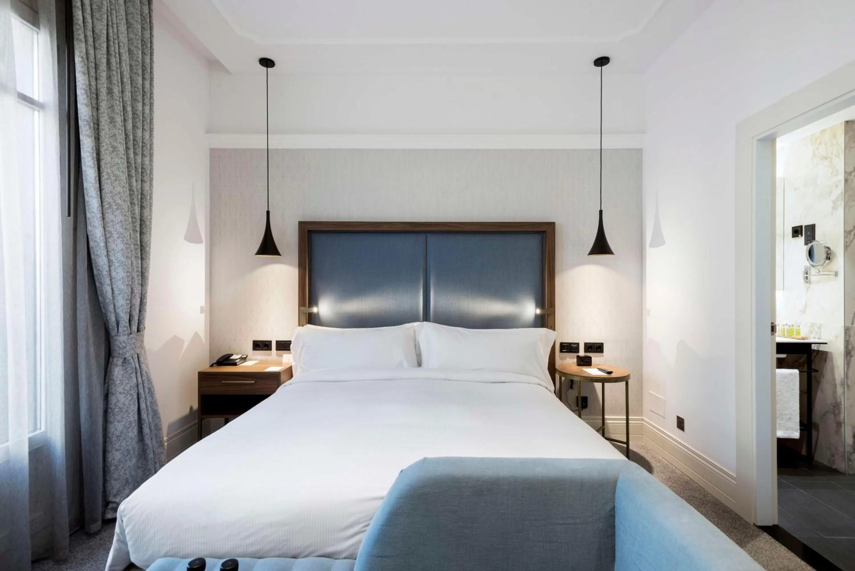 Bed in DoubleTree by Hilton Madrid-Prado