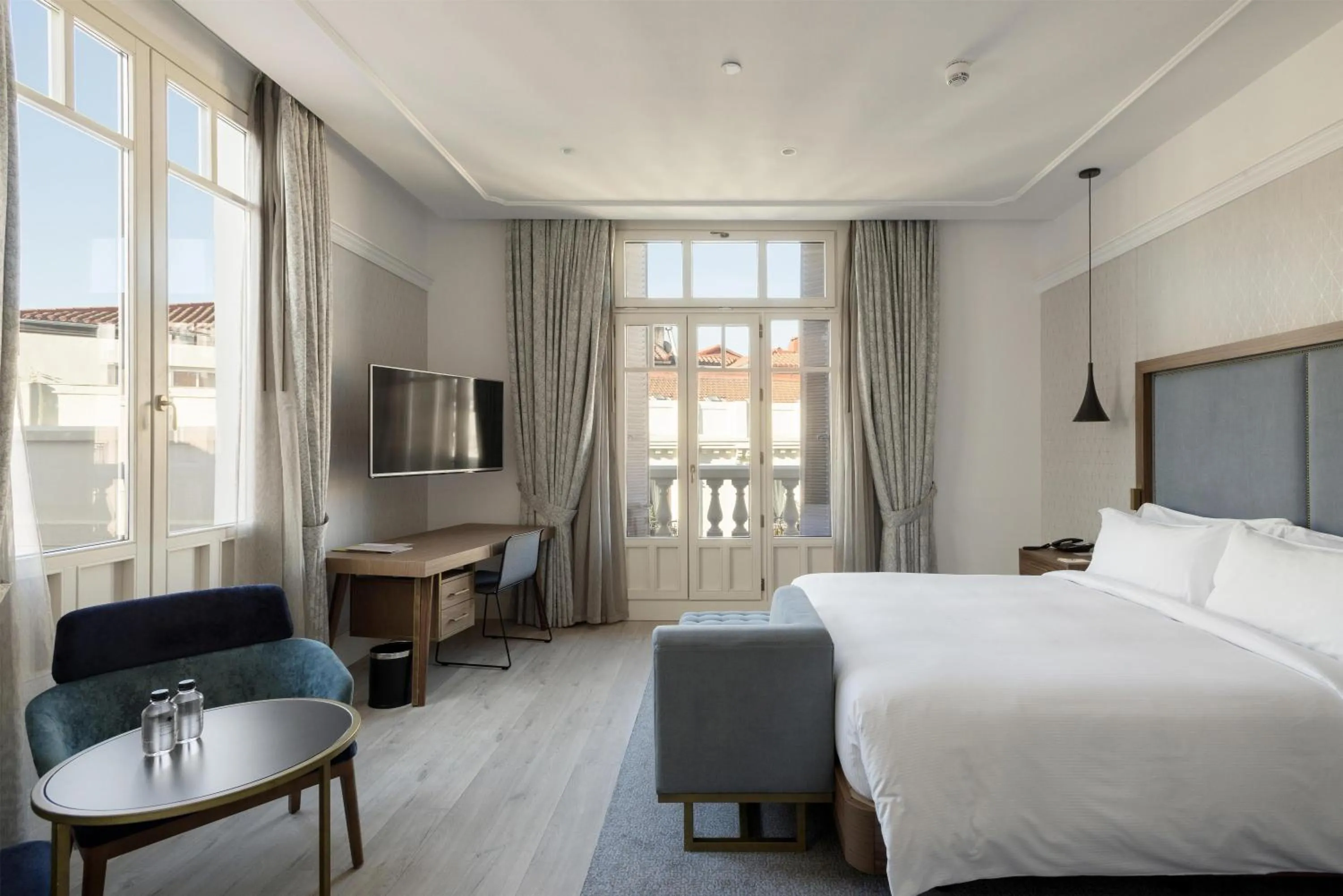 Living room, Bed in DoubleTree by Hilton Madrid-Prado