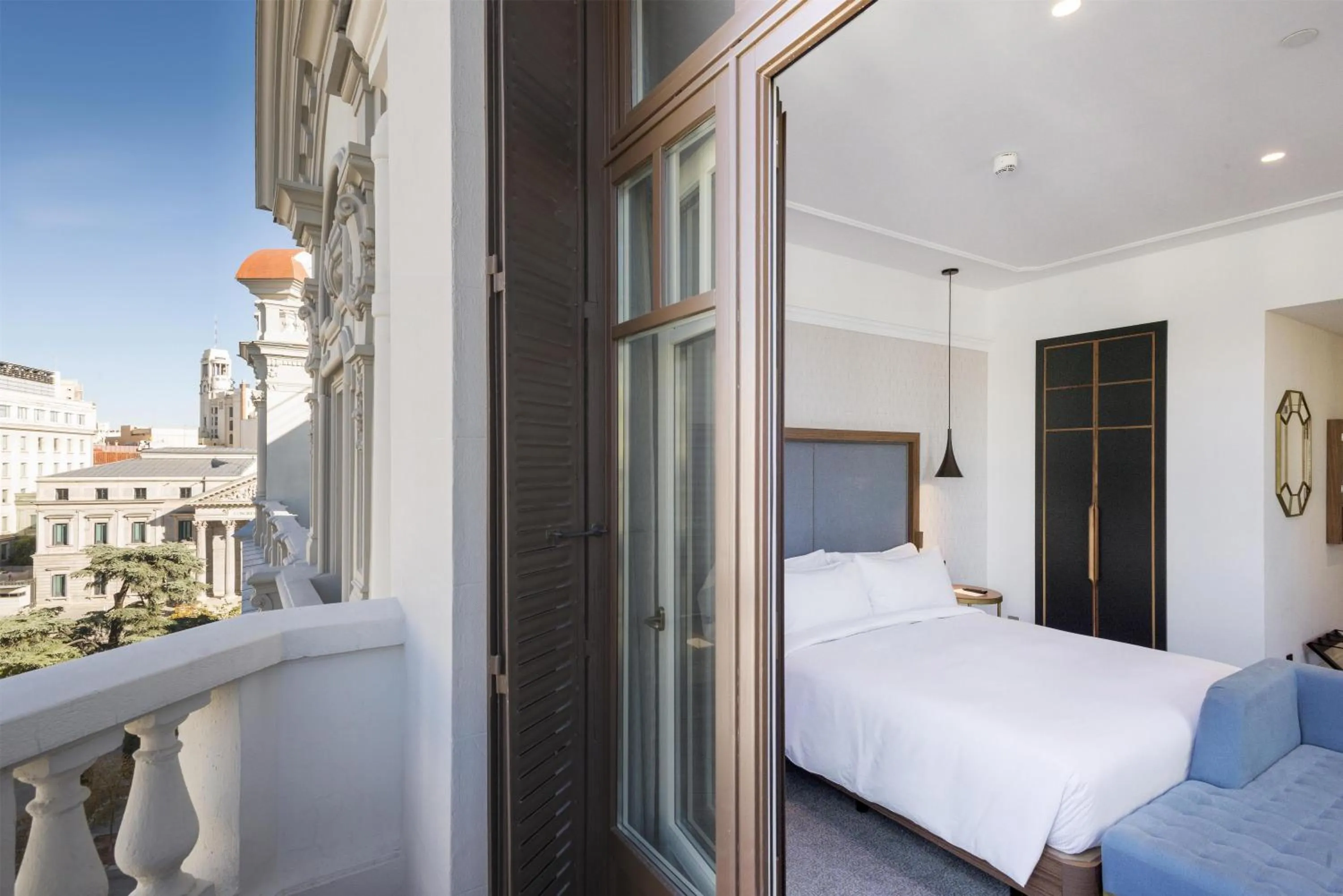 View (from property/room), Bed in DoubleTree by Hilton Madrid-Prado