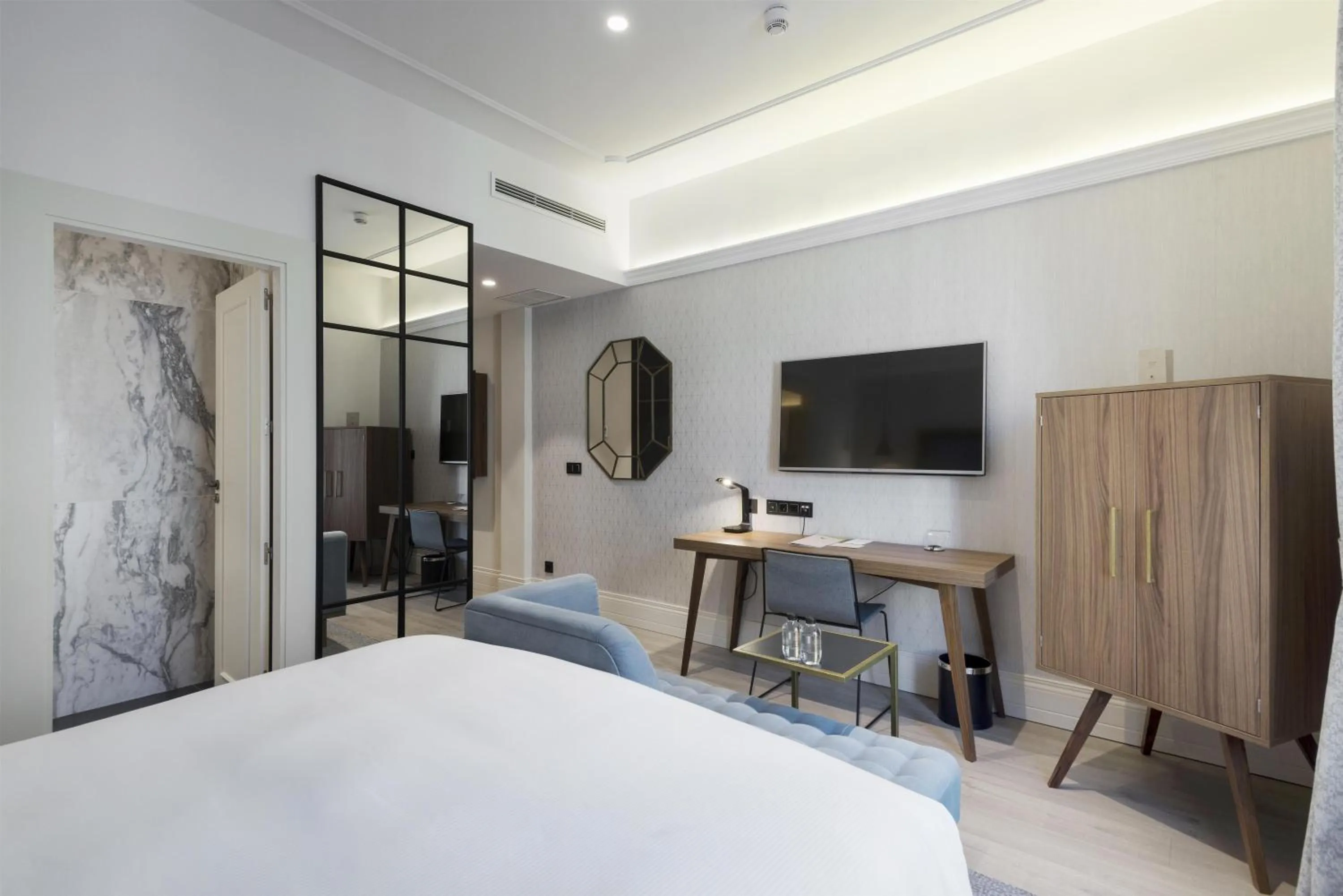 Bedroom, Bed in DoubleTree by Hilton Madrid-Prado