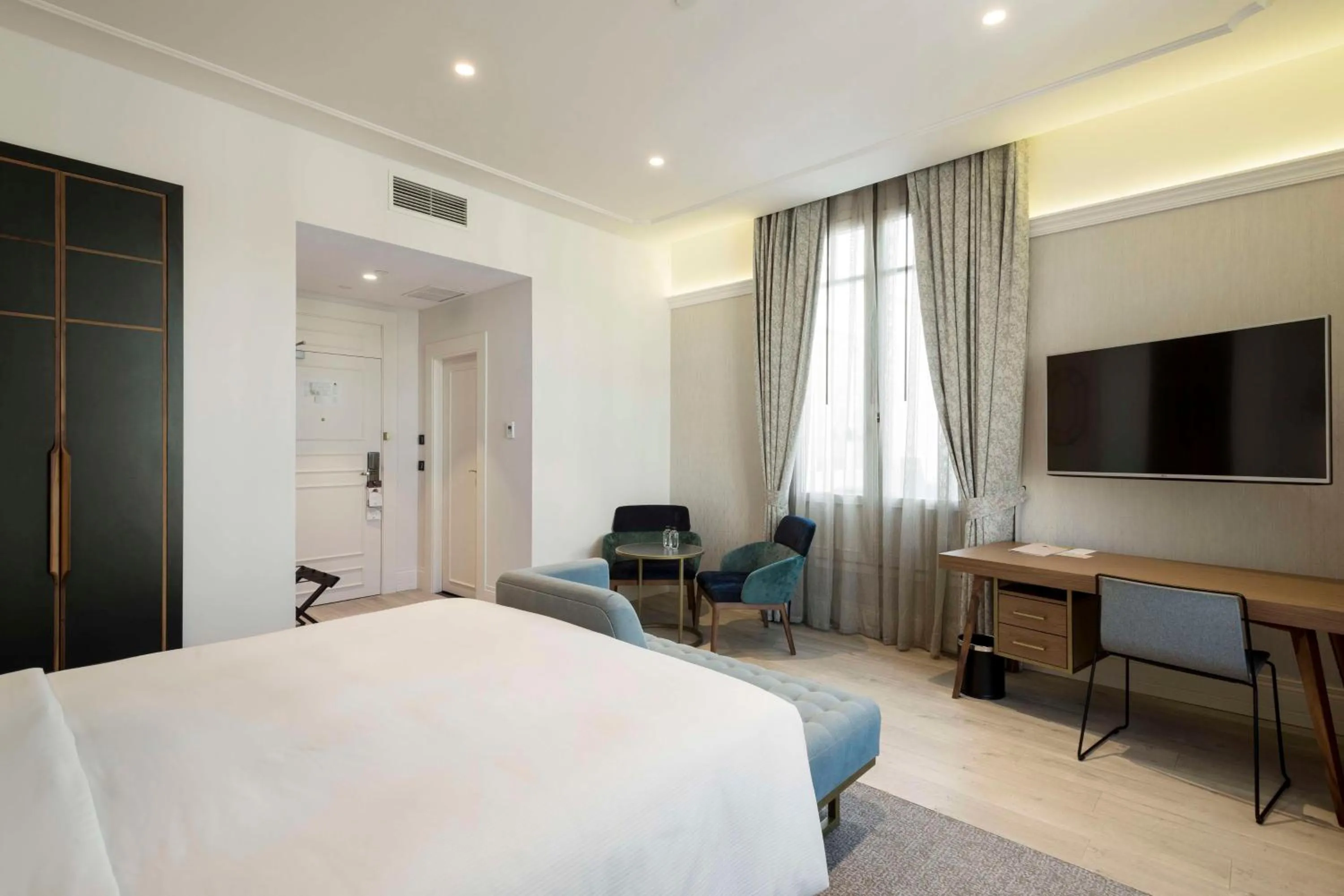 Bedroom, Bed in DoubleTree by Hilton Madrid-Prado