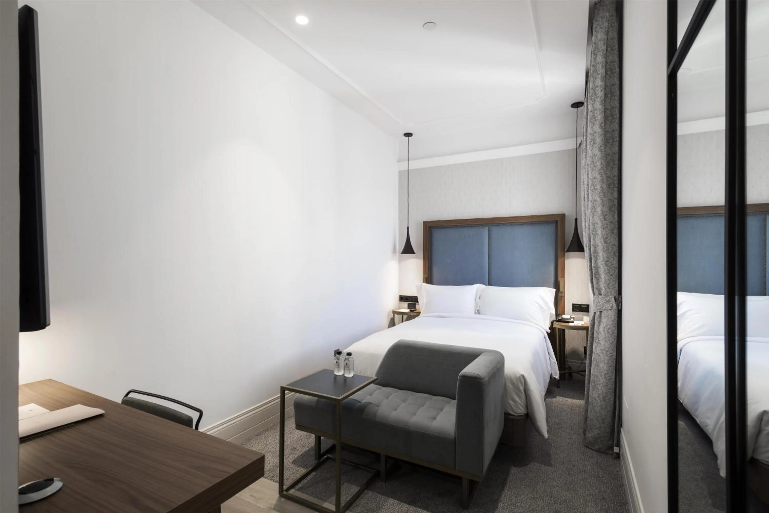 Bed in DoubleTree by Hilton Madrid-Prado