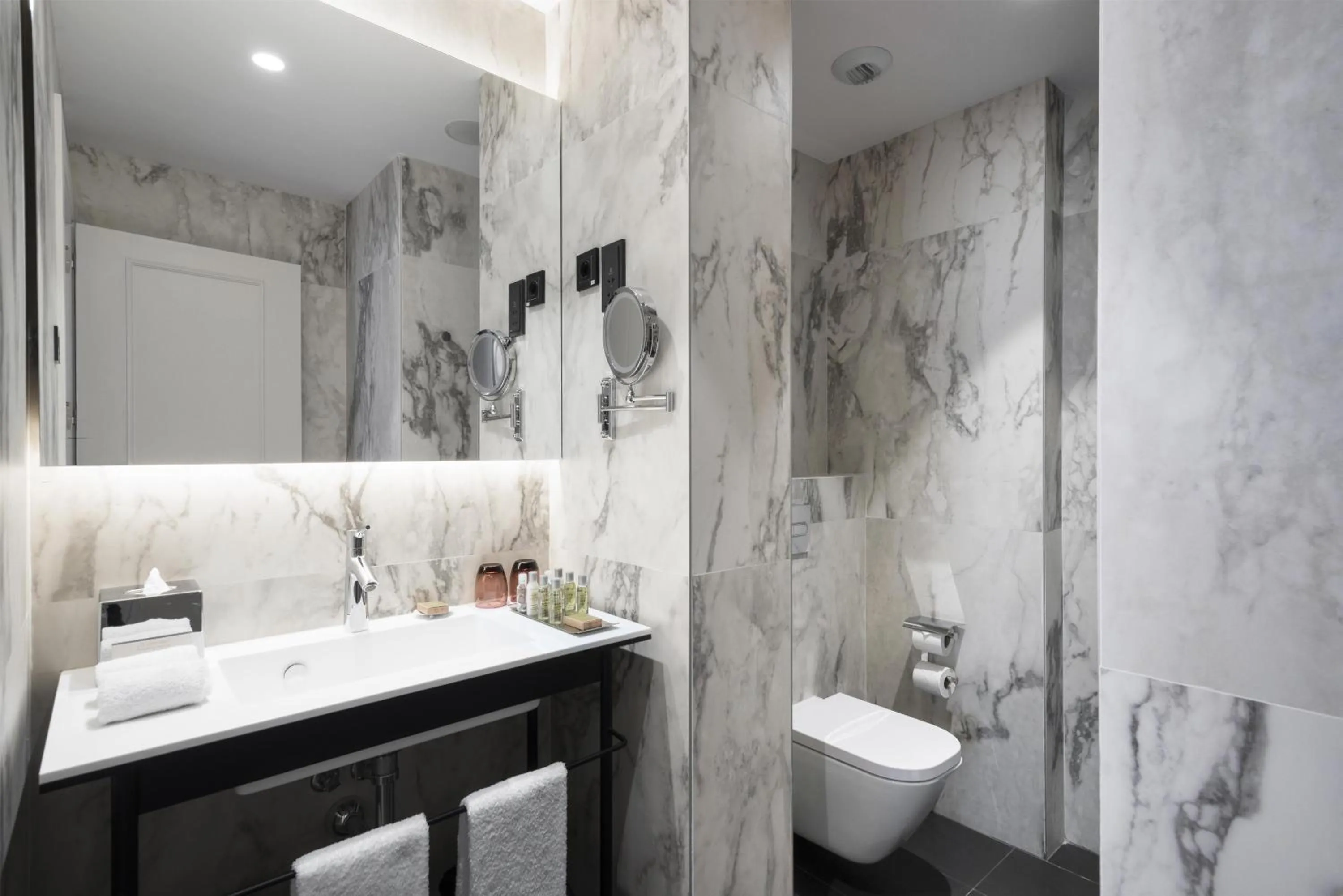 Bathroom in DoubleTree by Hilton Madrid-Prado