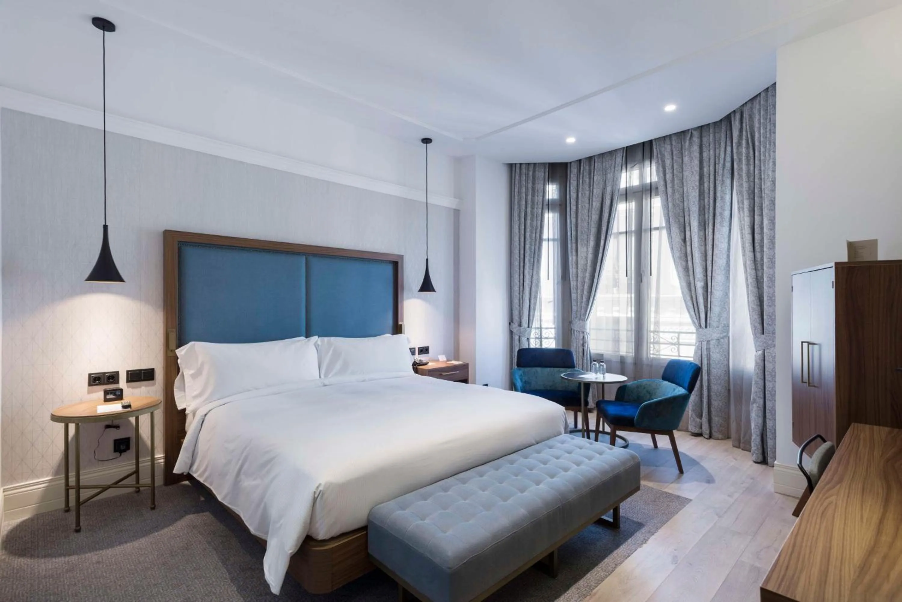 Bed in DoubleTree by Hilton Madrid-Prado
