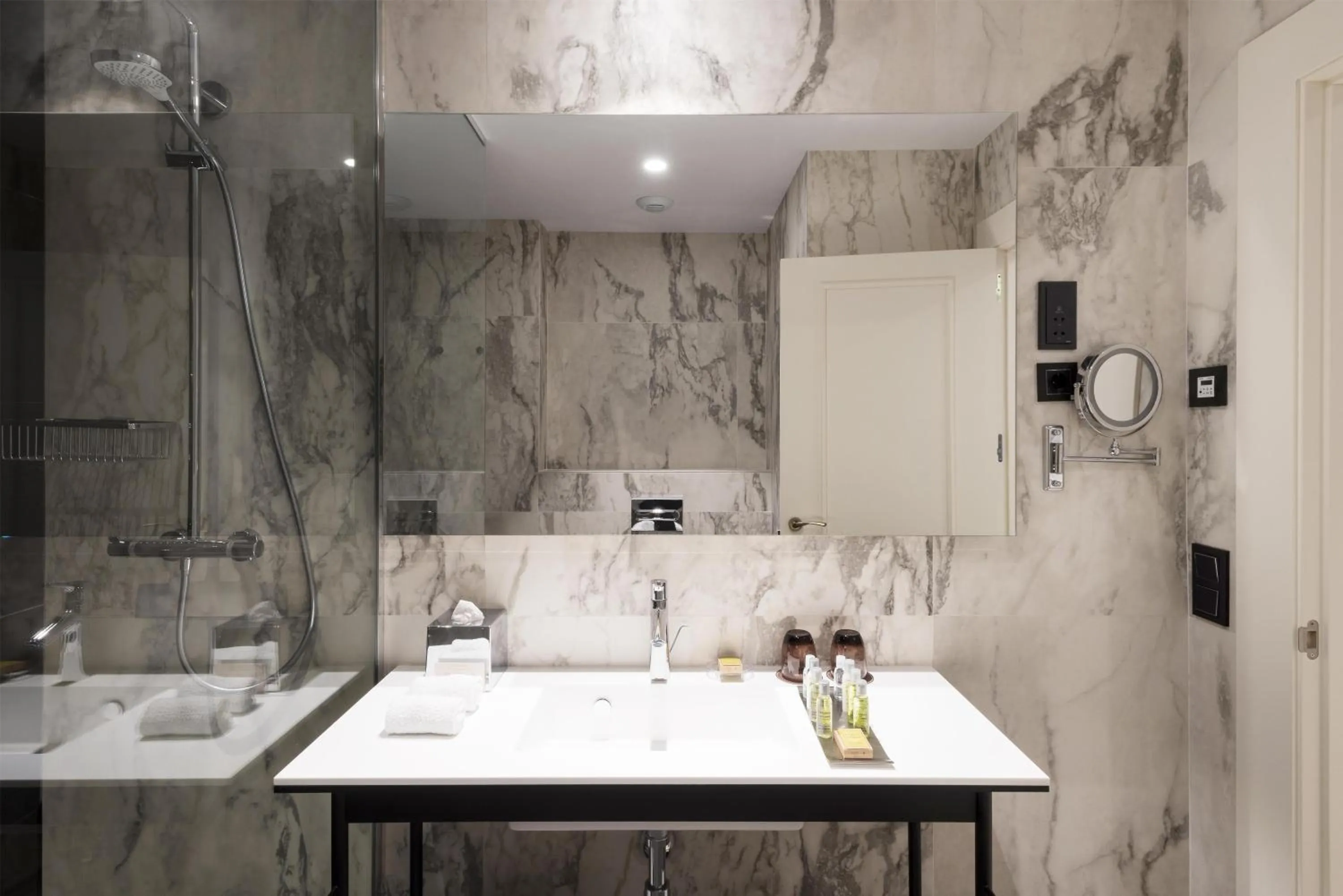 Bathroom in DoubleTree by Hilton Madrid-Prado