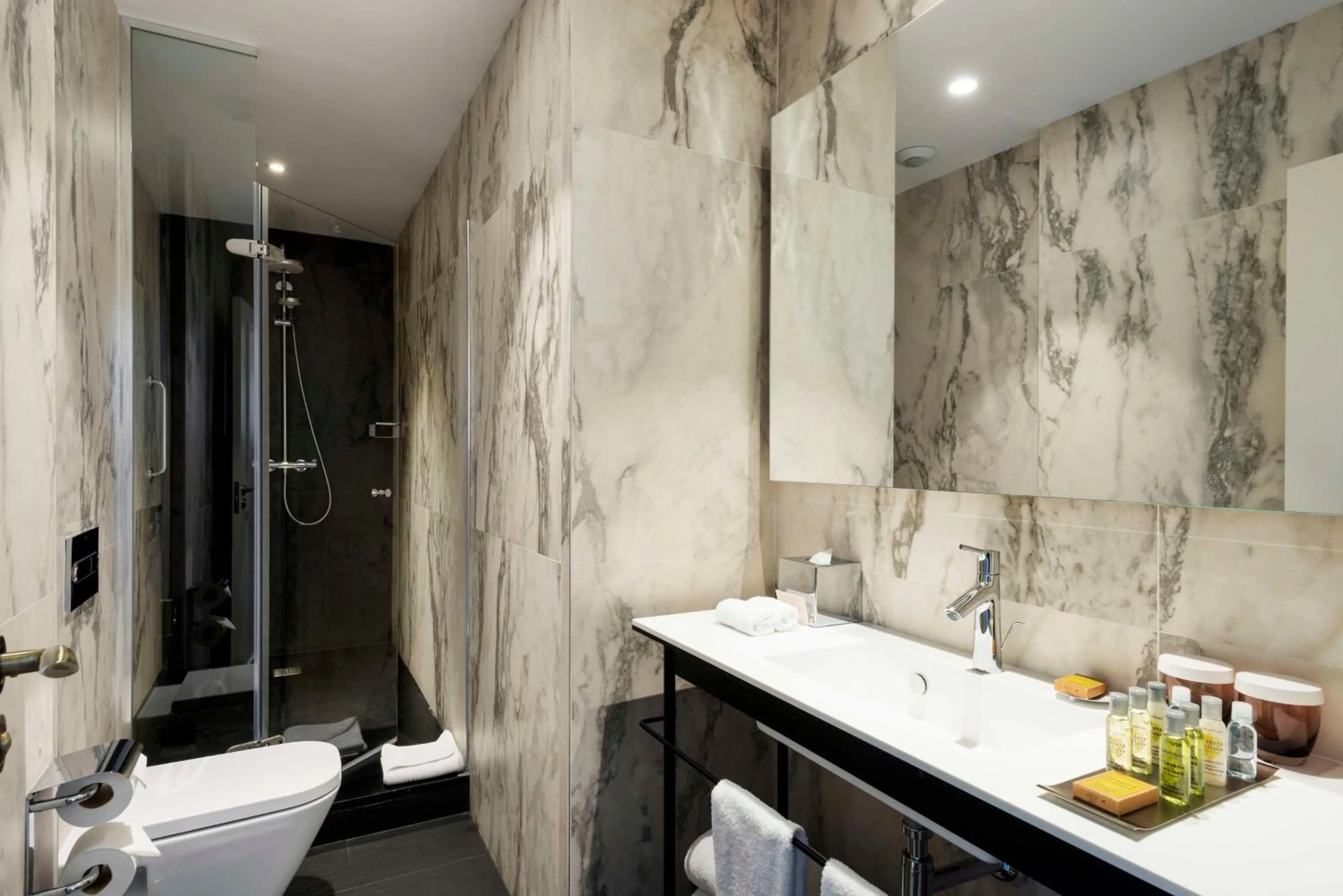 Bathroom in DoubleTree by Hilton Madrid-Prado