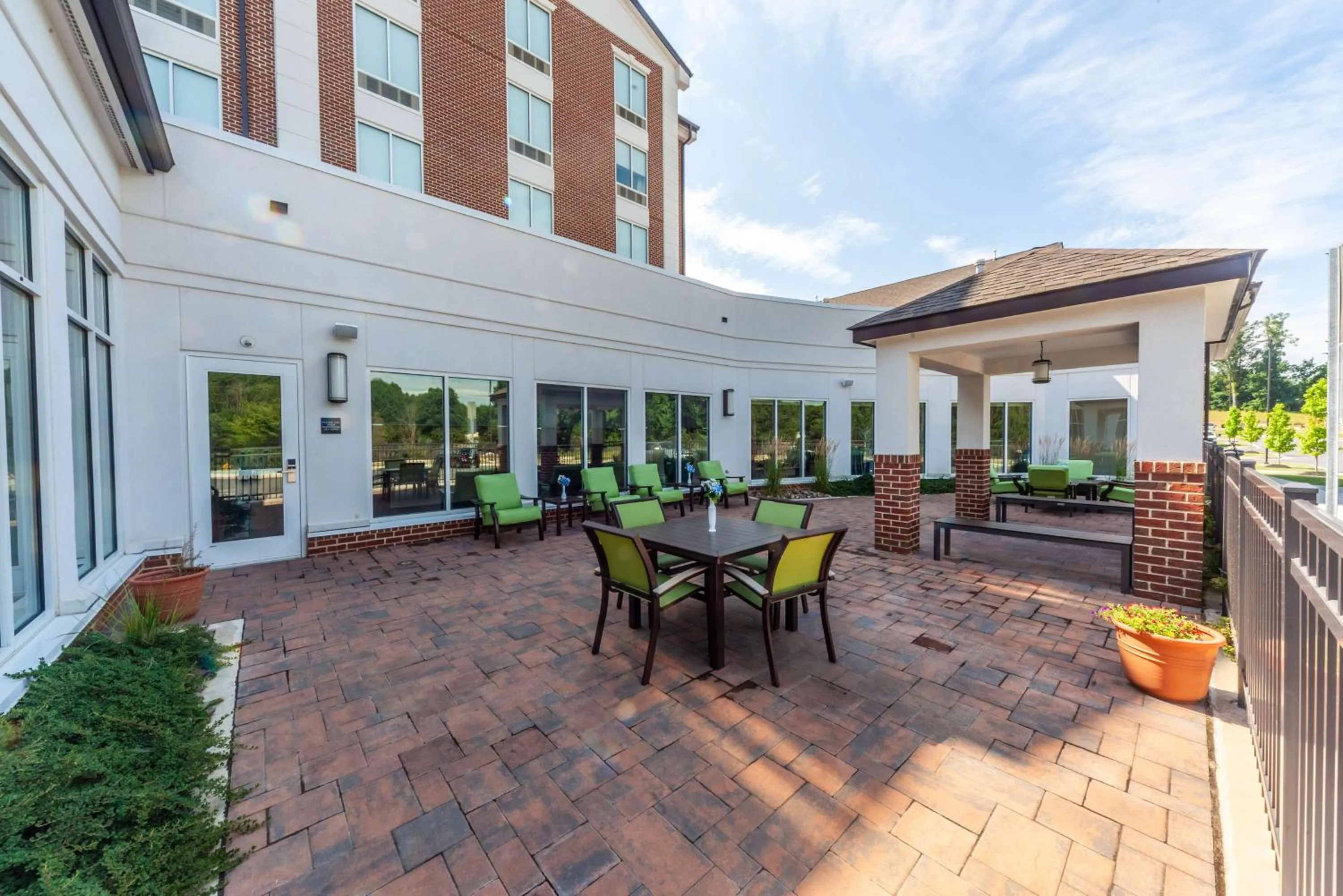 Patio in Hilton Garden Inn Martinsburg