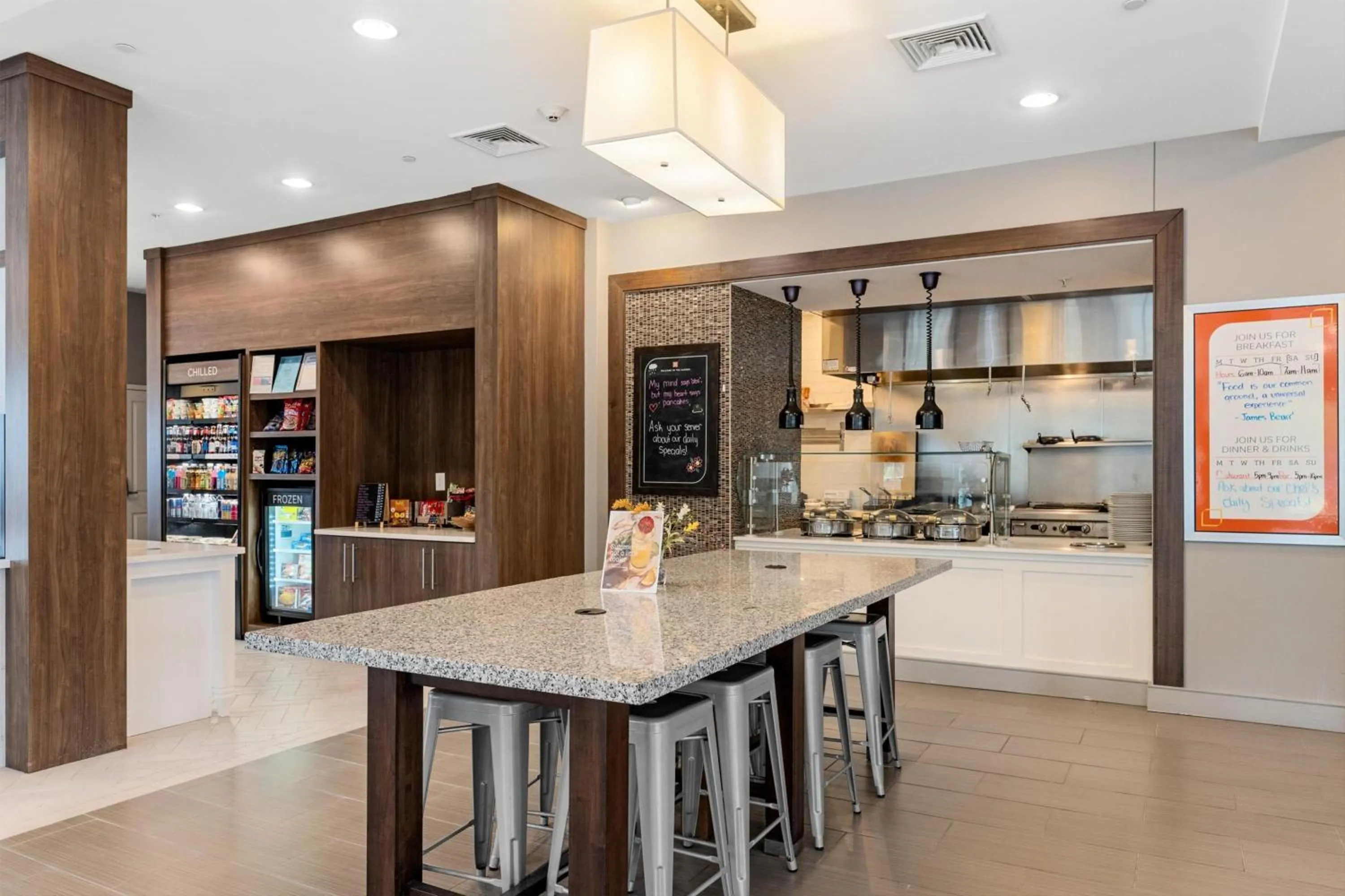 Dining area in Hilton Garden Inn Martinsburg