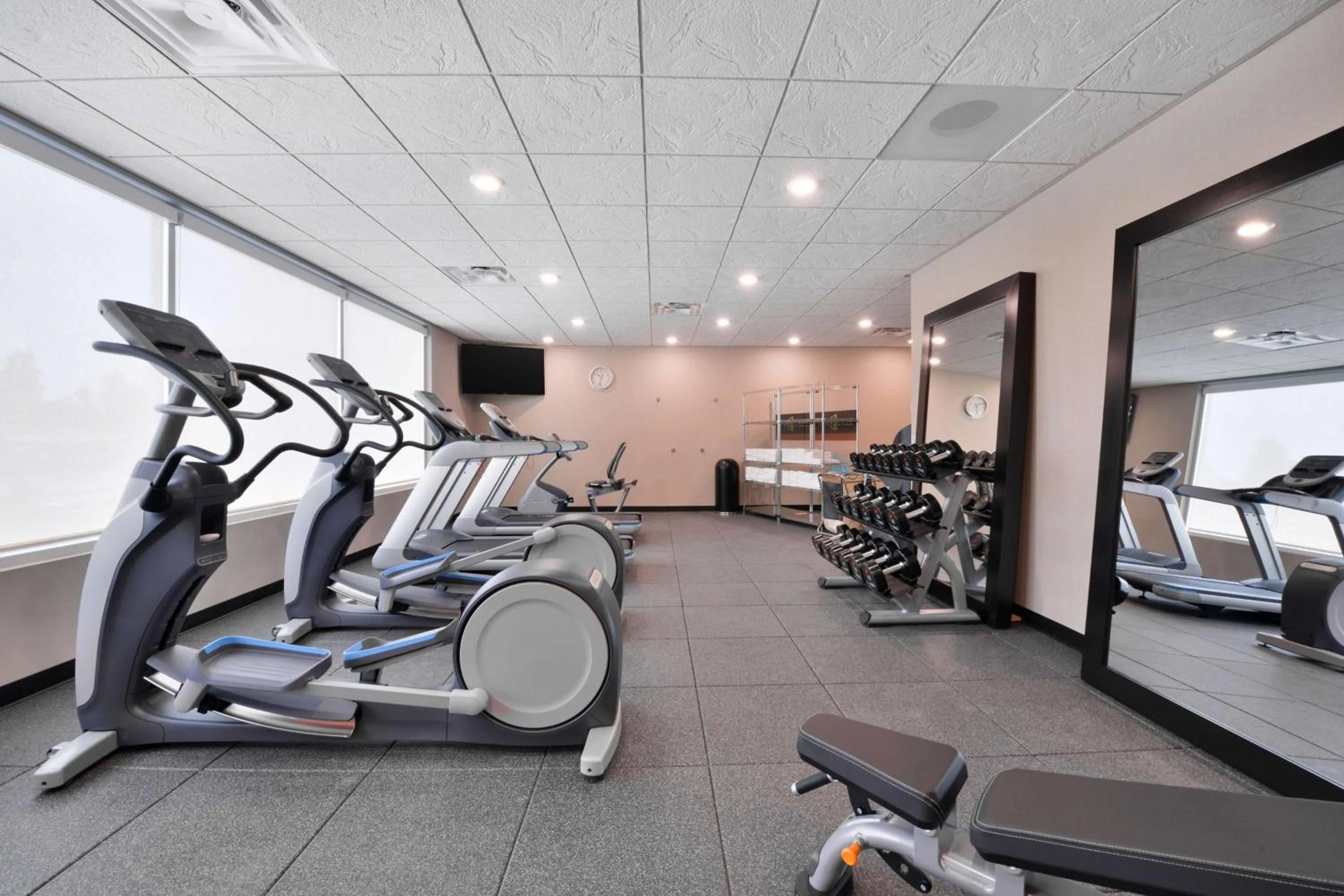 Fitness centre/facilities in Home2 Suites By Hilton DuPont