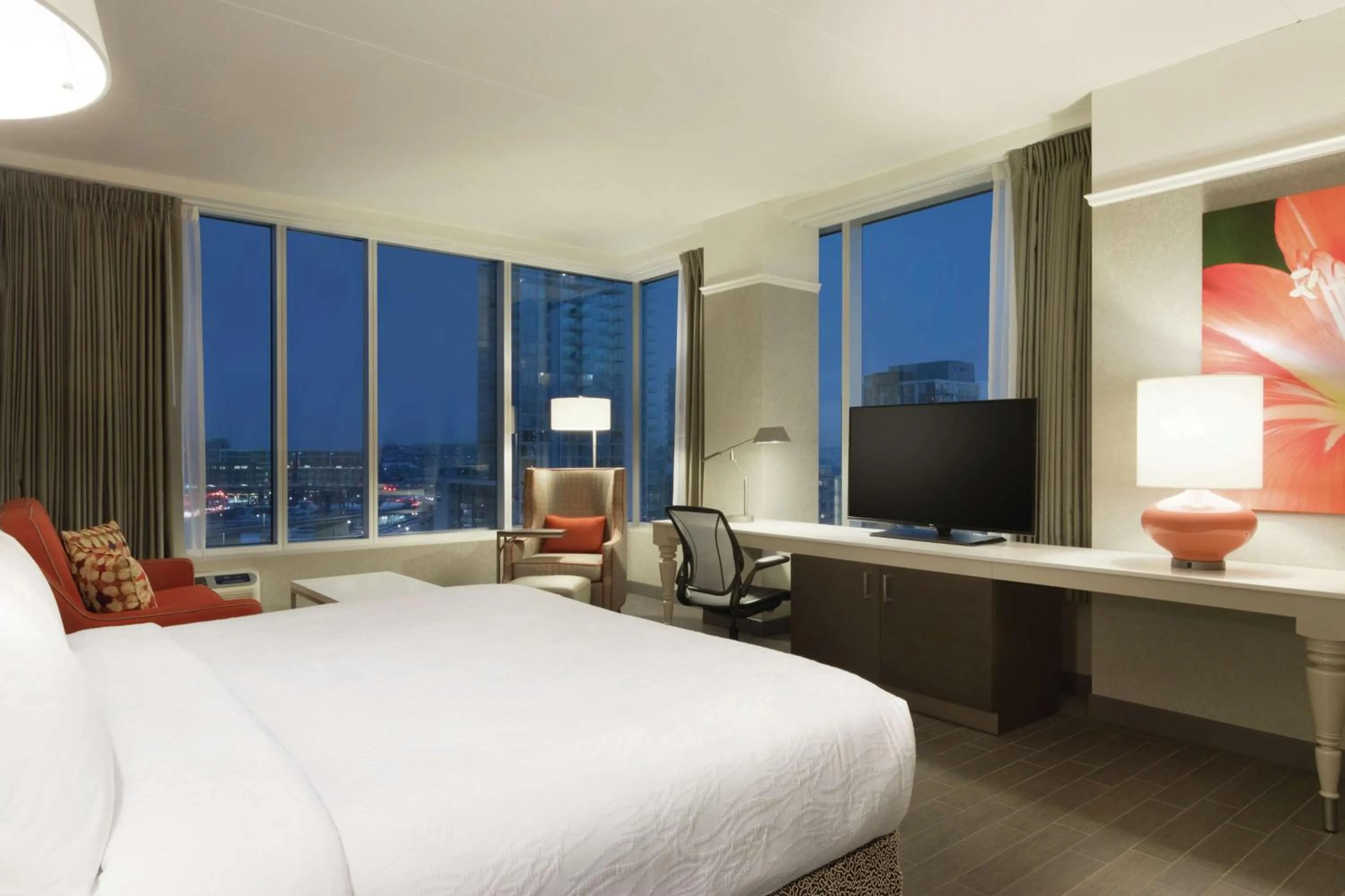 Bedroom, Bed in Hilton Garden Inn Calgary Downtown