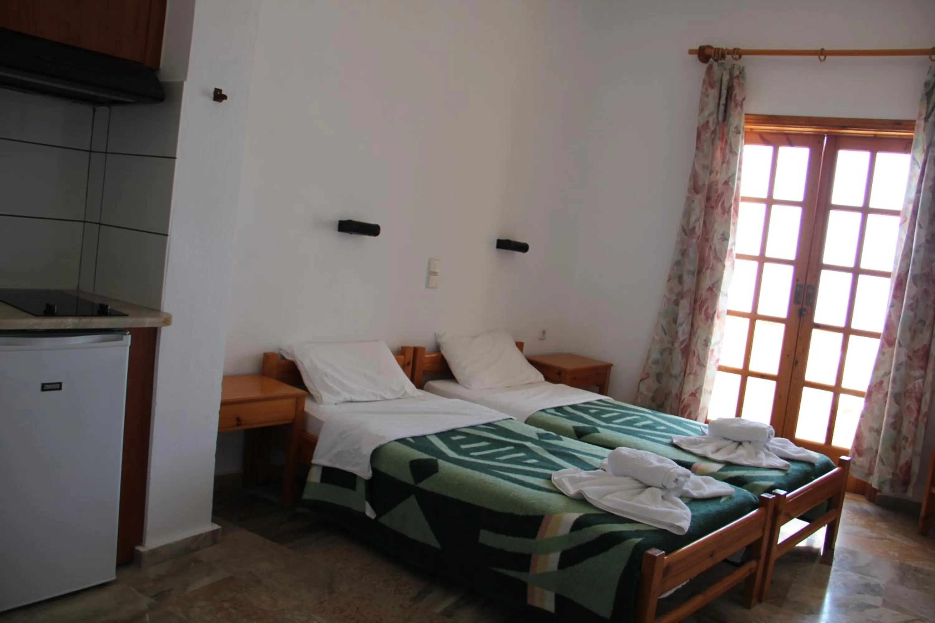 Kitchen or kitchenette, Bed in Hotel Alkyon