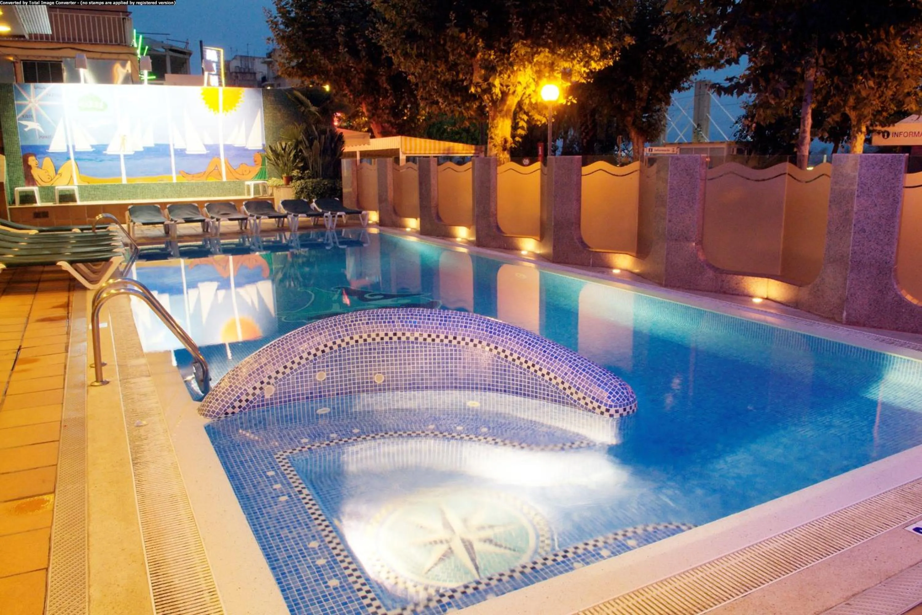 Swimming pool in Checkin Garbí