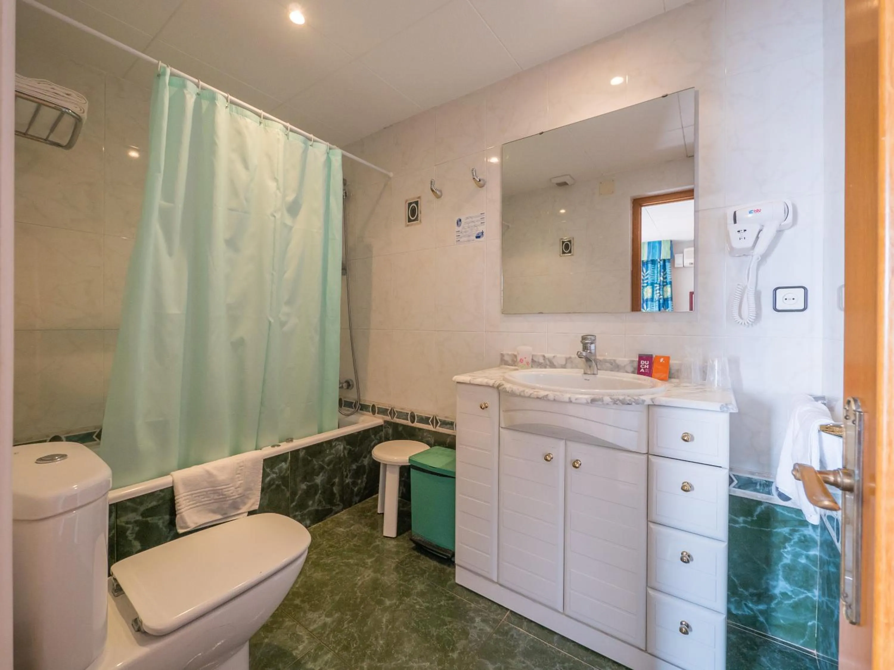 Toilet in Checkin Garbí