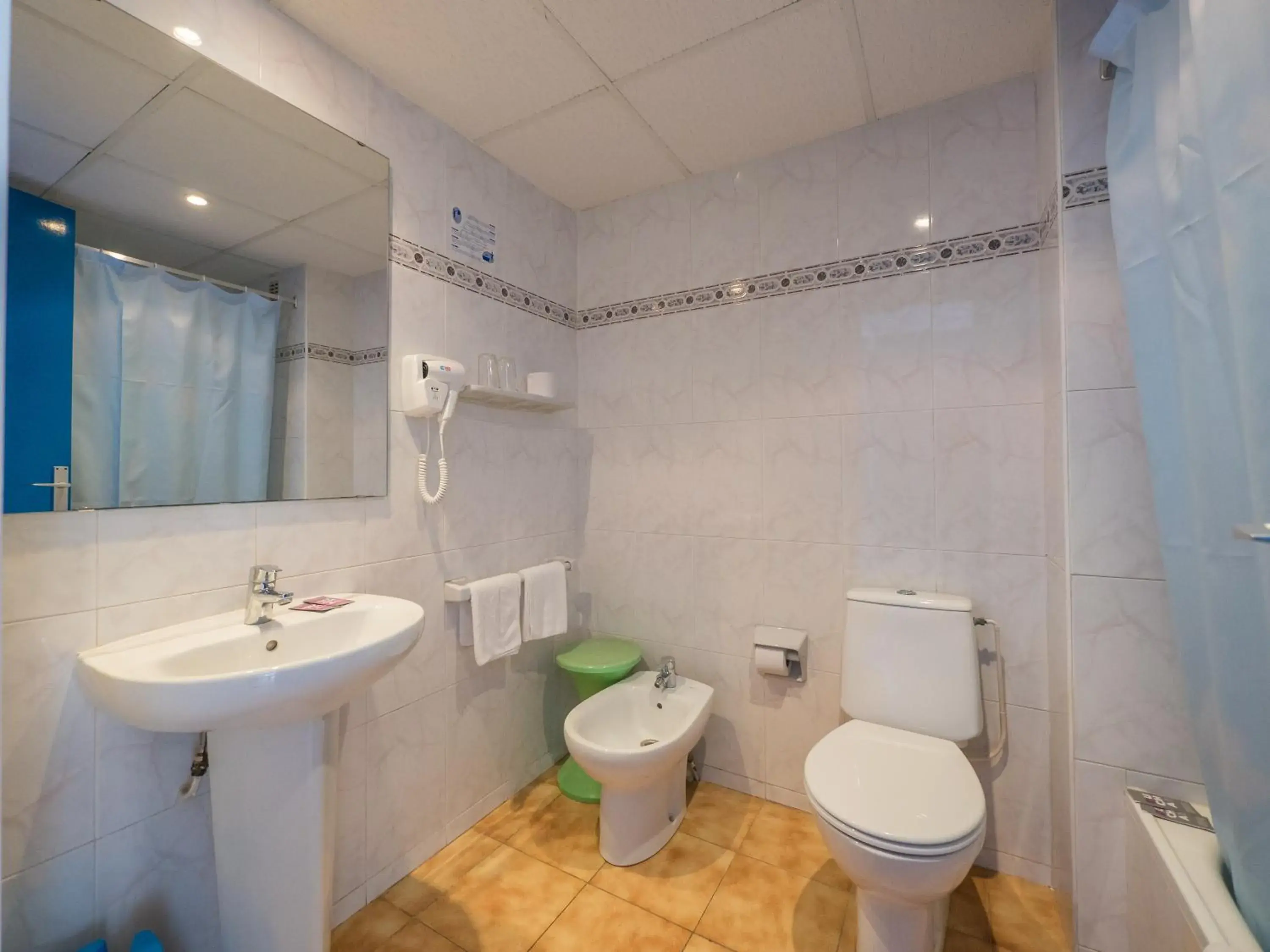 Standard Double Room (2 Adults + 1 Child) in Checkin Garbí Standard Double Room (2 Adults + 1 Child) in Checkin Garbí