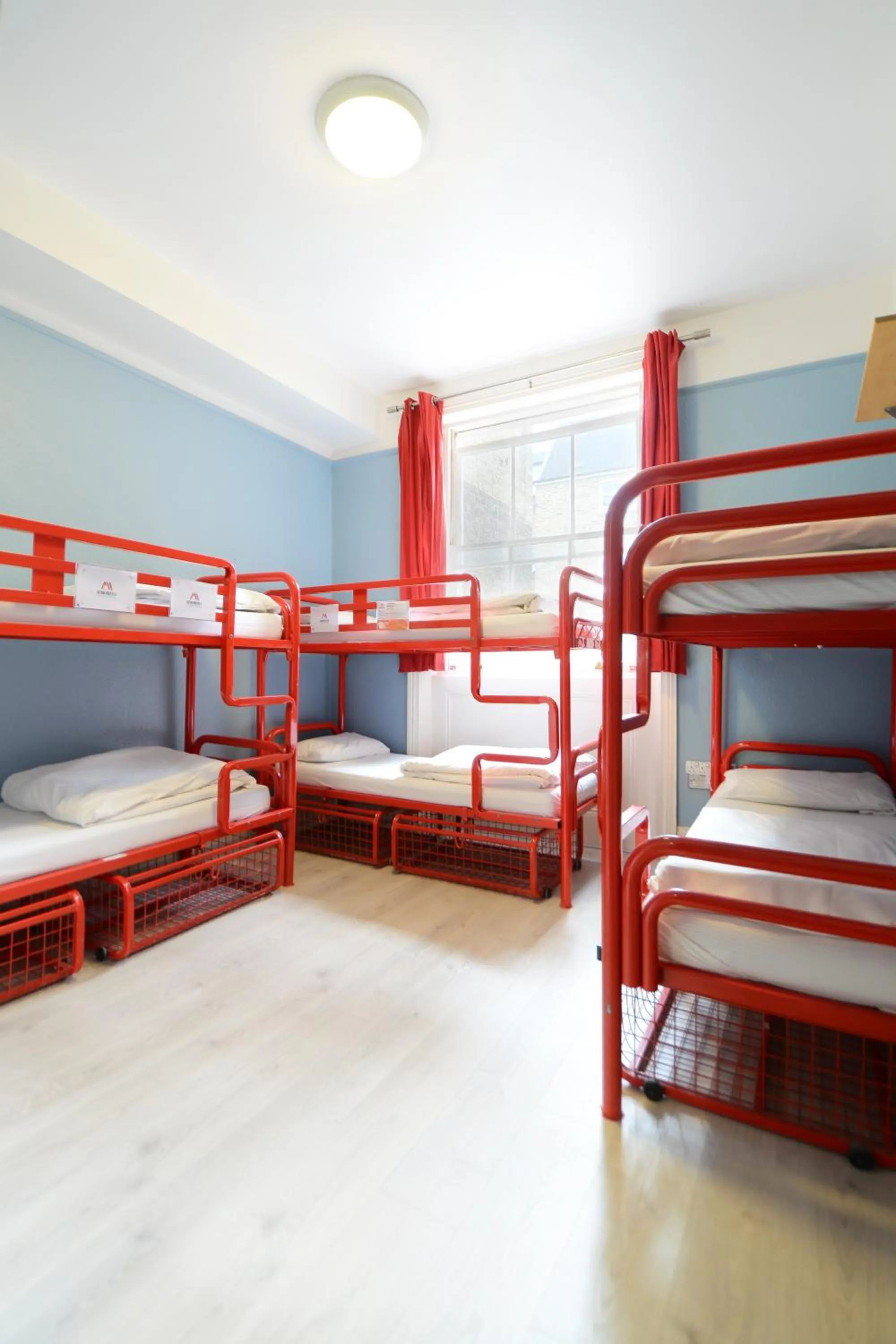 Bedroom, Bed in Astor Kensington Hostel