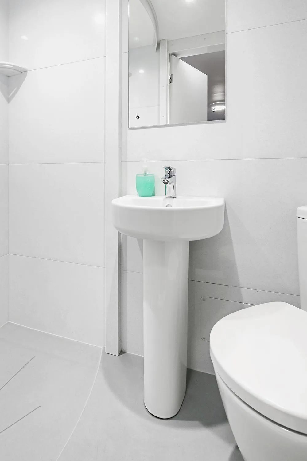 Bathroom in Astor Kensington Hostel