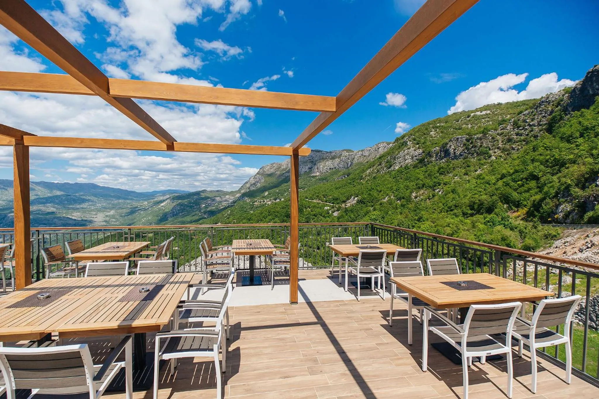 Restaurant/places to eat in Hotel Sokoline