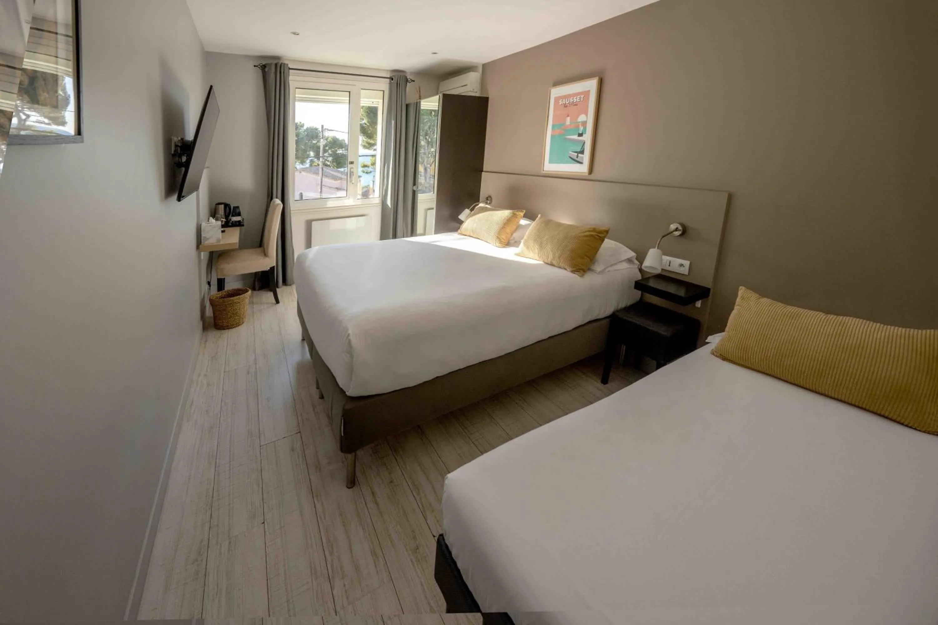 TV and multimedia, Bed in Hotel La Tuiliere