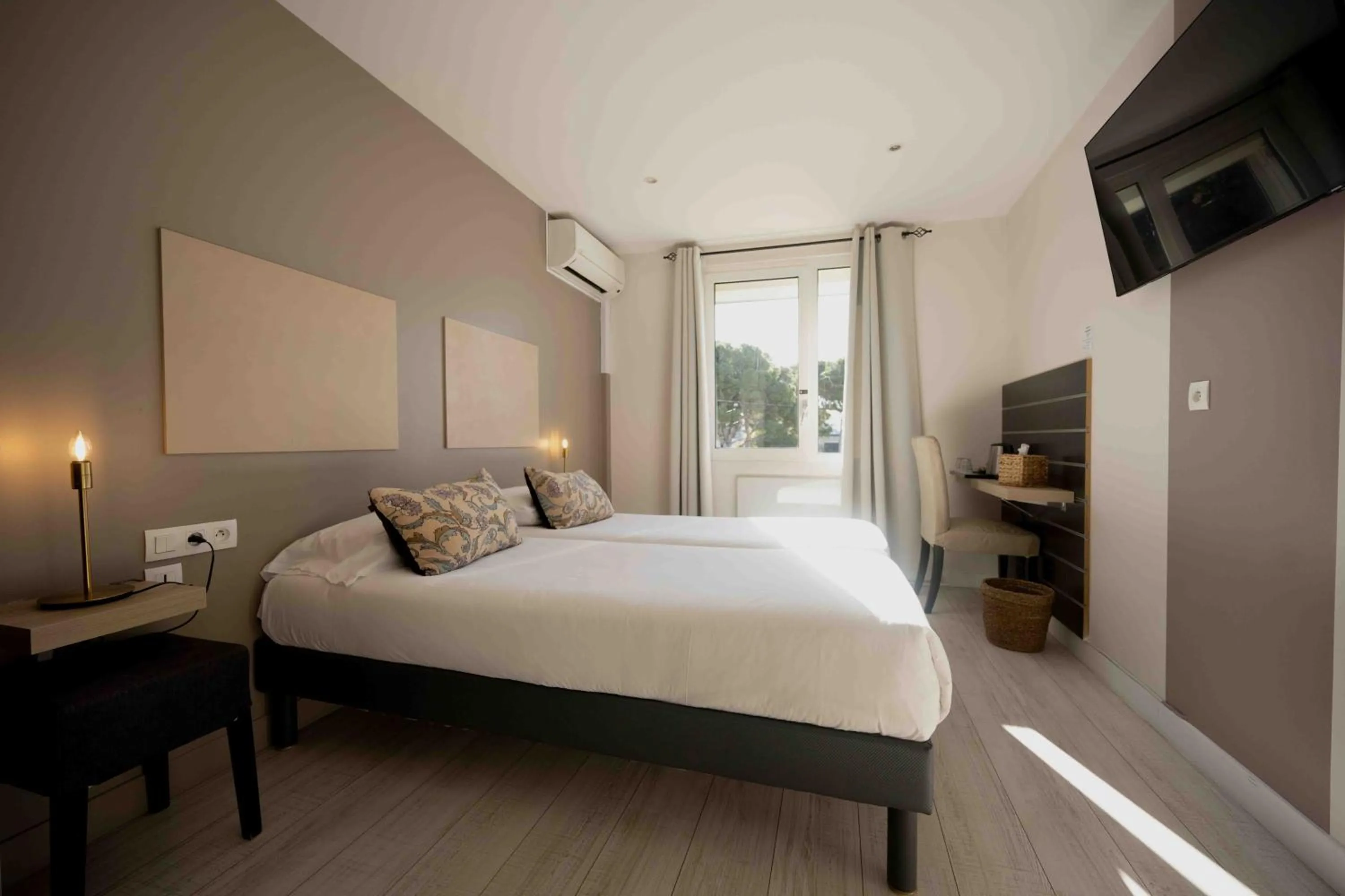 Bedroom, Bed in Hotel La Tuiliere