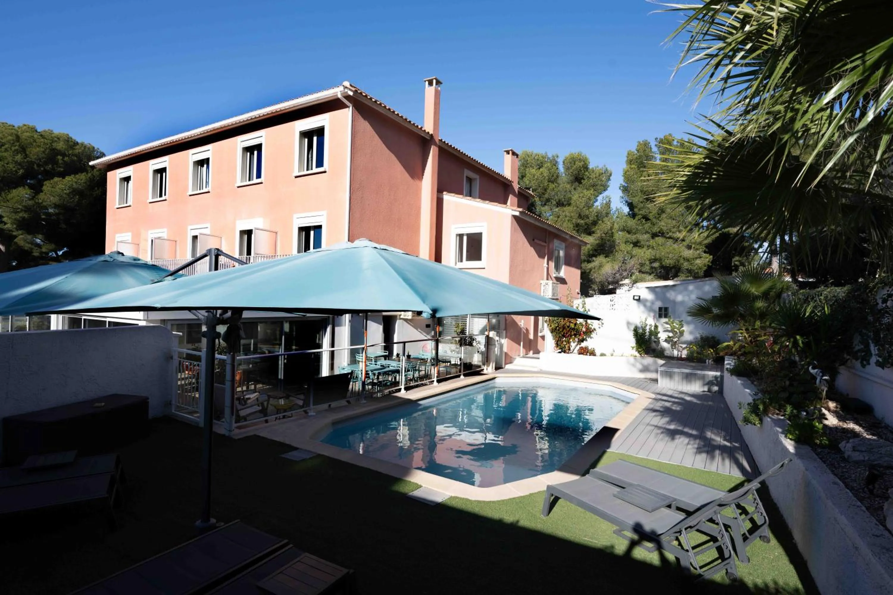 Property building in Hotel La Tuiliere