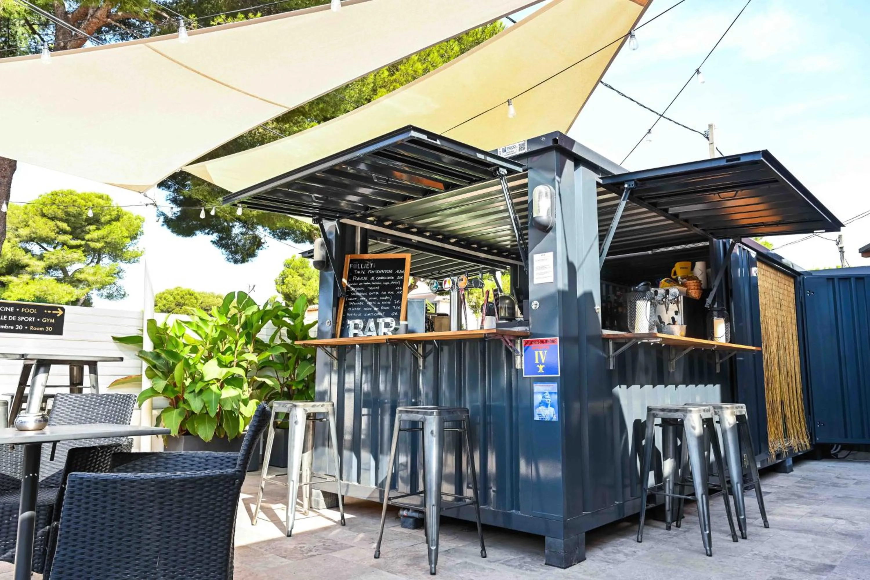 Lounge or bar in Hotel La Tuiliere