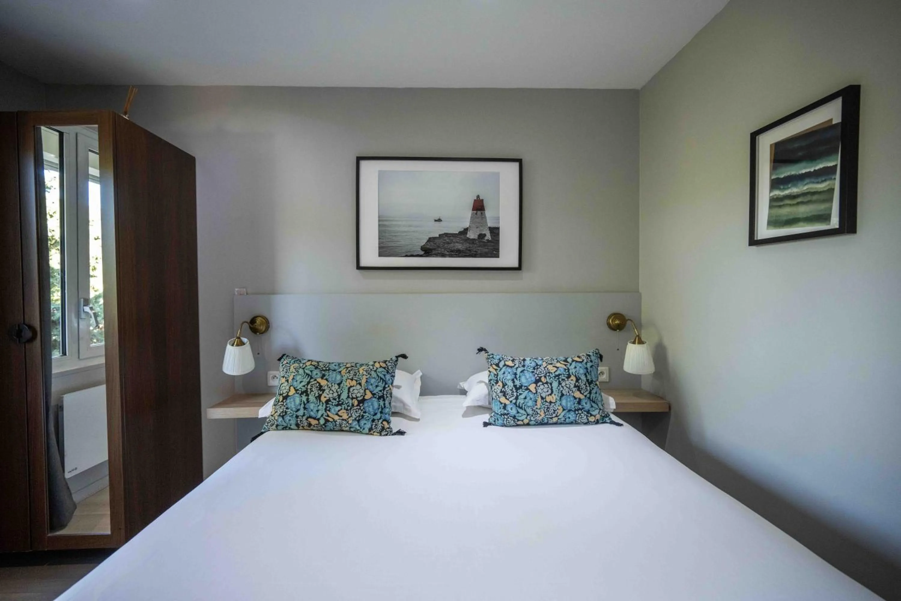 Bed in Hotel La Tuiliere