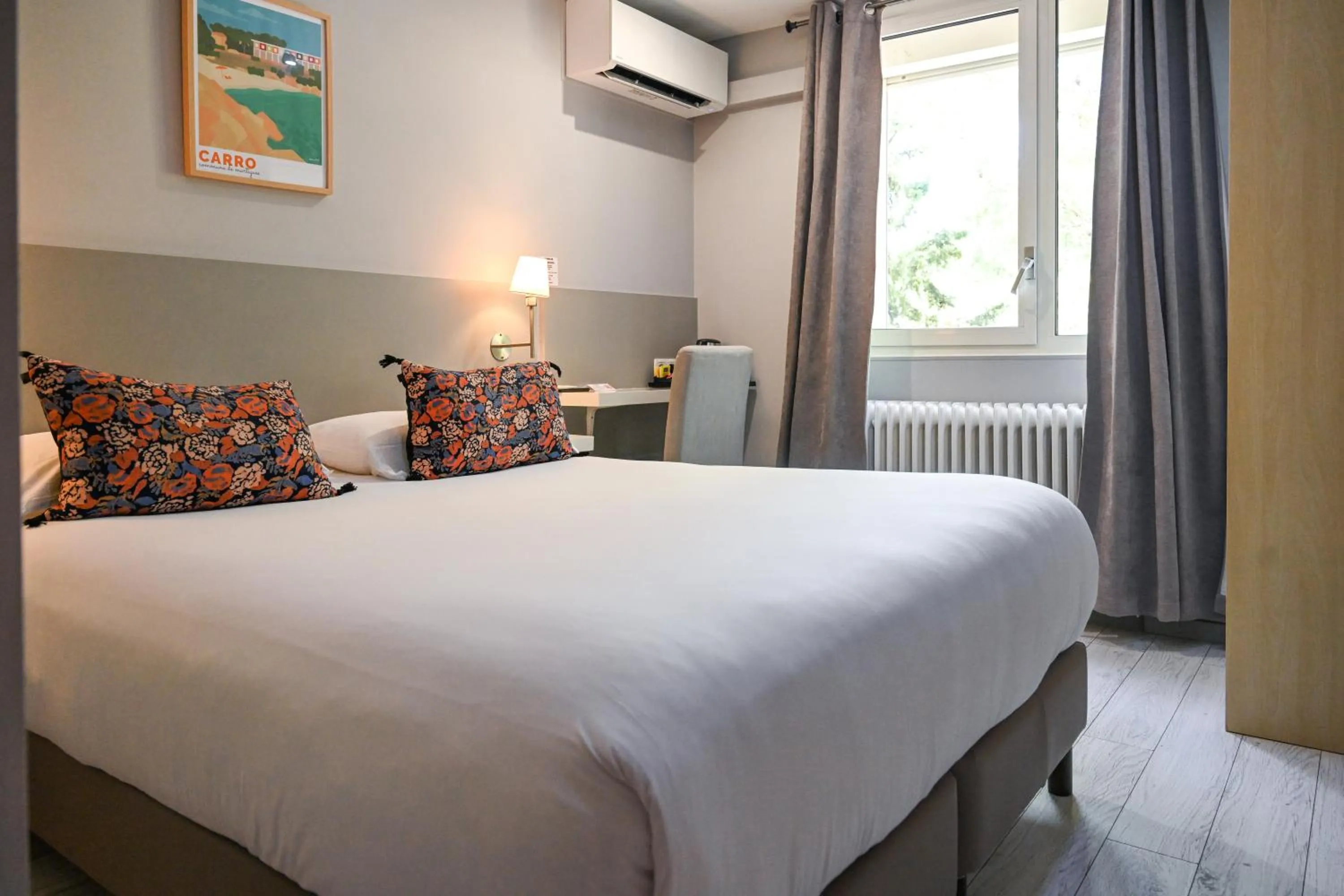 Photo of the whole room, Bed in Hotel La Tuiliere